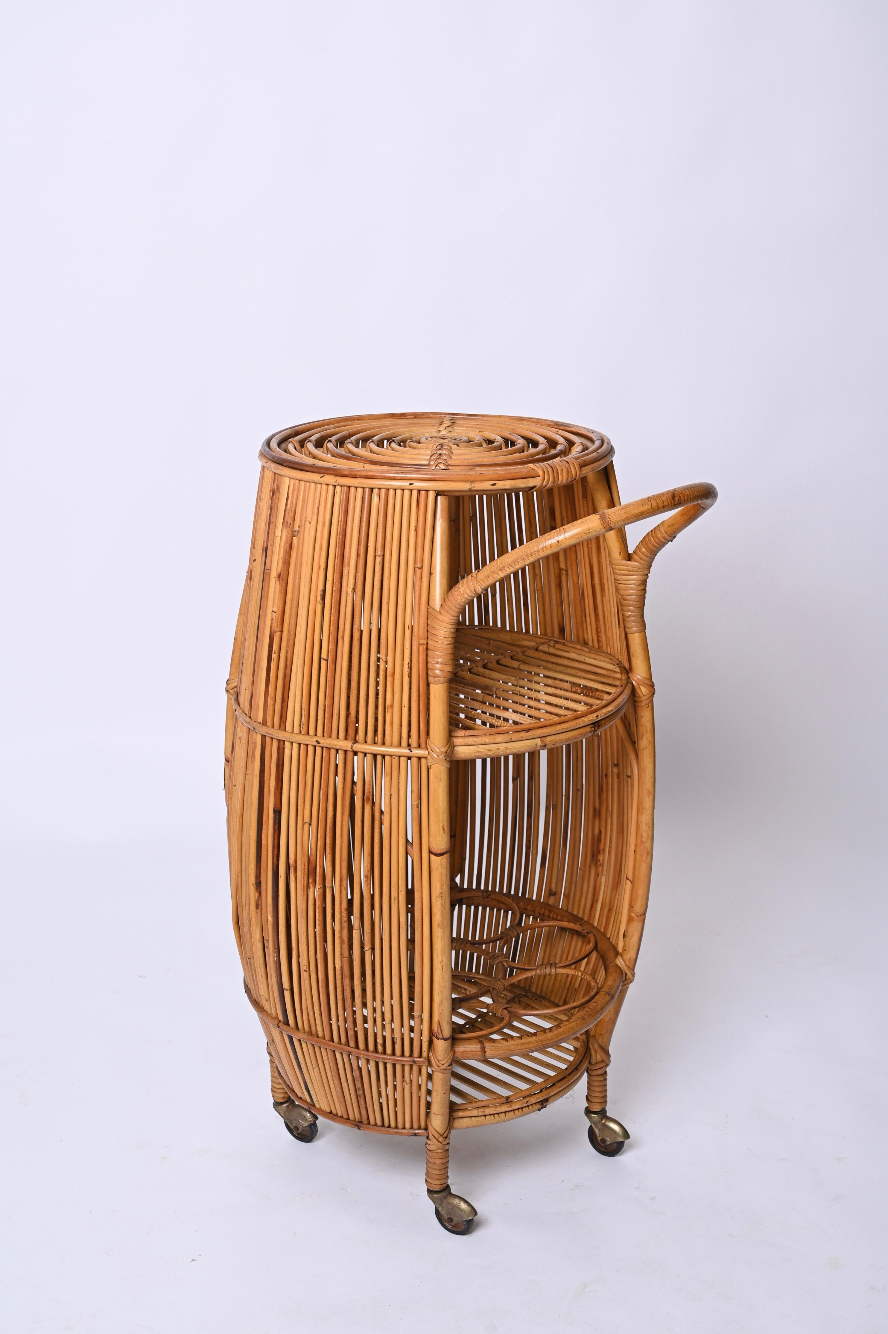 Italian Mid-Century Rattan and Bamboo Barrel-Shaped Bar Cart, Italy, 1960s In Good Condition For Sale In Roma, IT