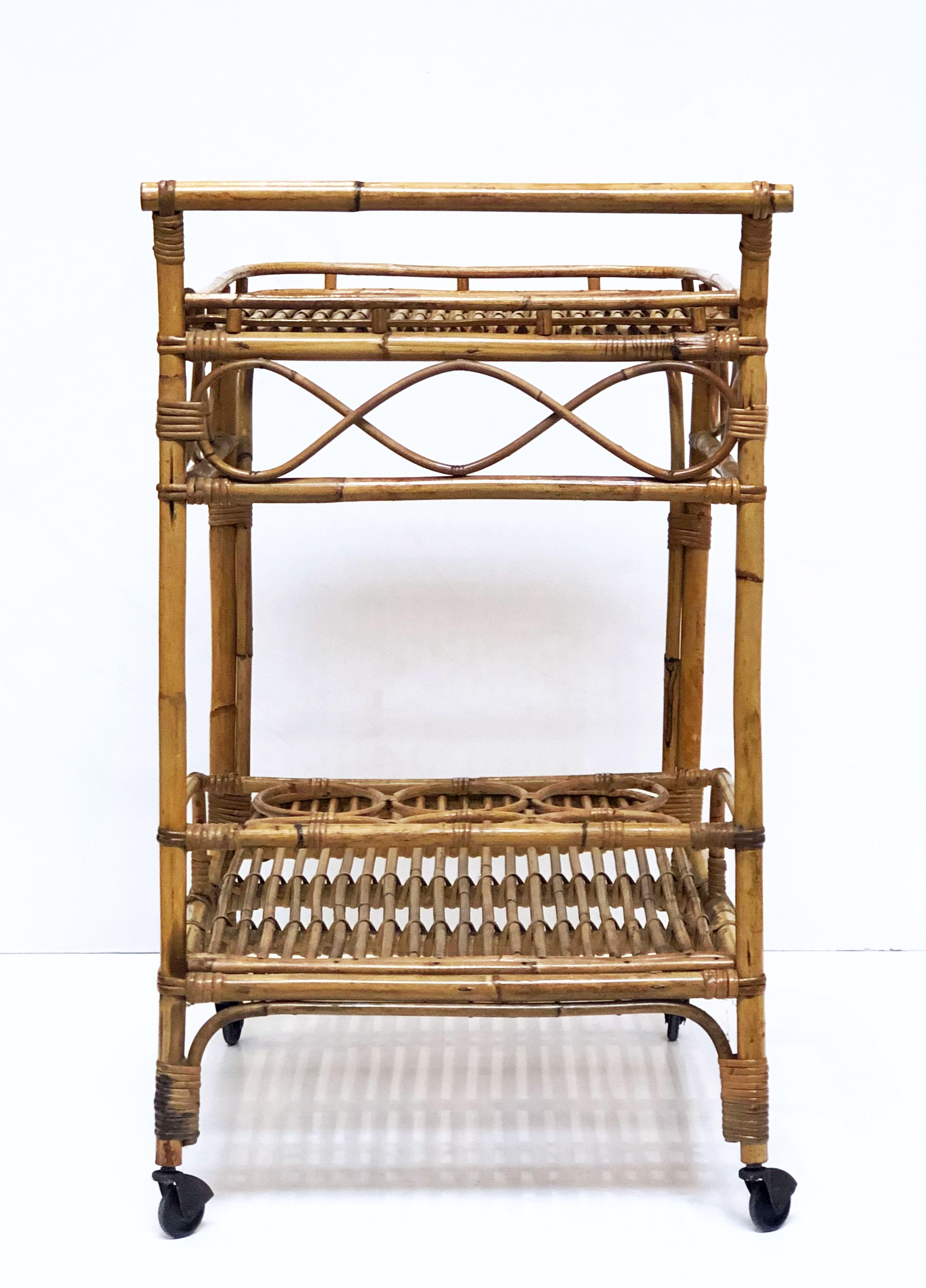 Italian Midcentury Rattan Cane and Bamboo Drinks Cart For Sale 4