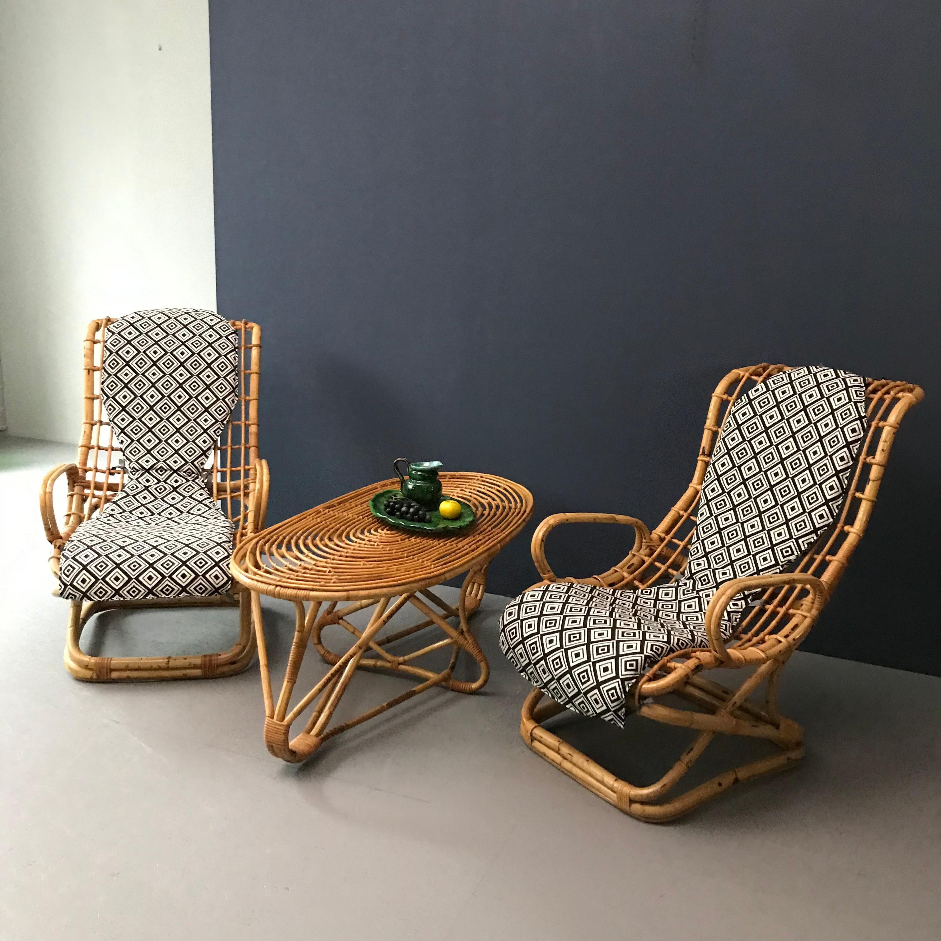Pair of Italian Rattan Lounge Chairs with matching Table, Mid-Century, Set of 3 For Sale 2