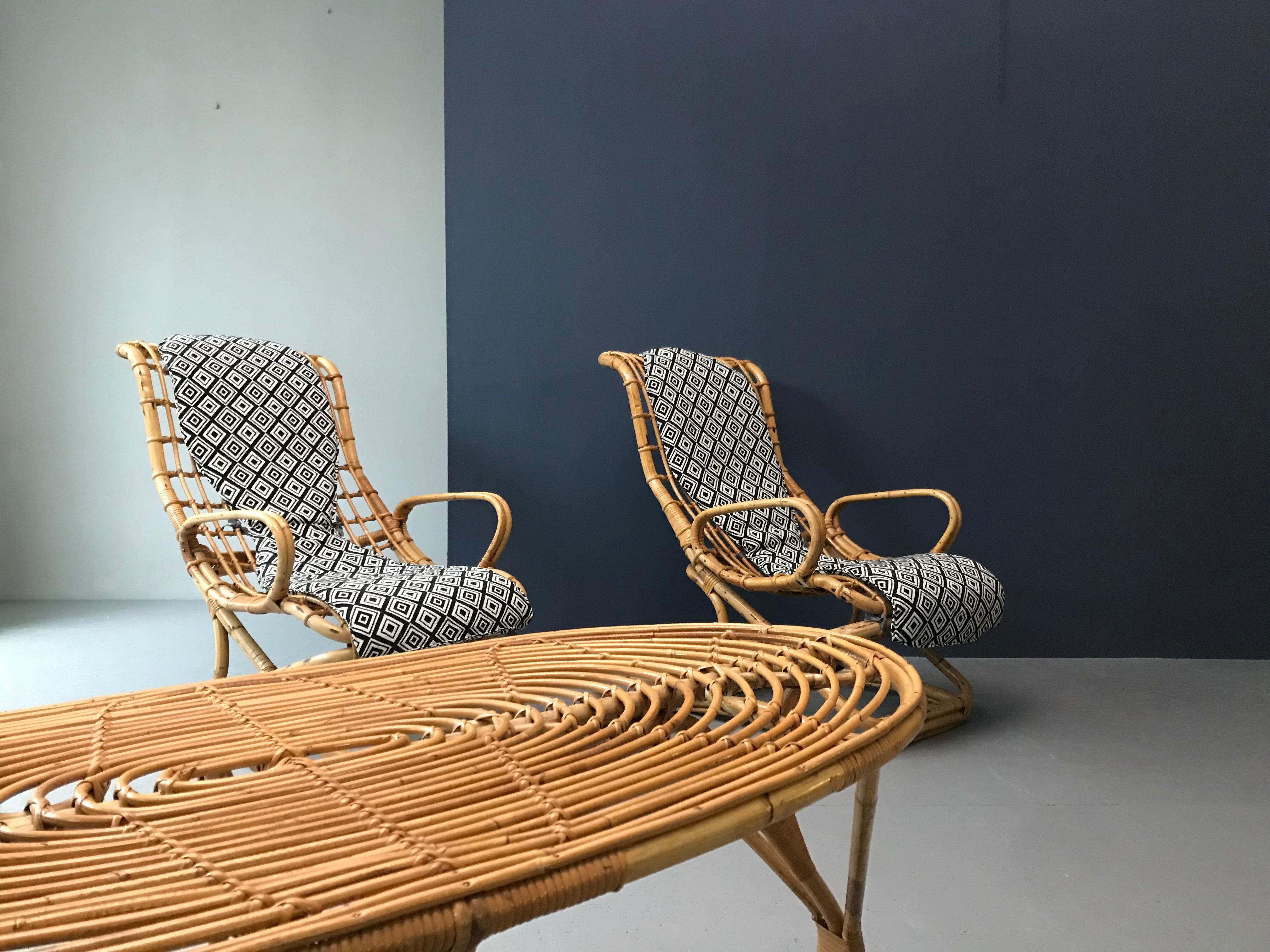 Pair of Italian Rattan Lounge Chairs with matching Table, Mid-Century, Set of 3 For Sale 3