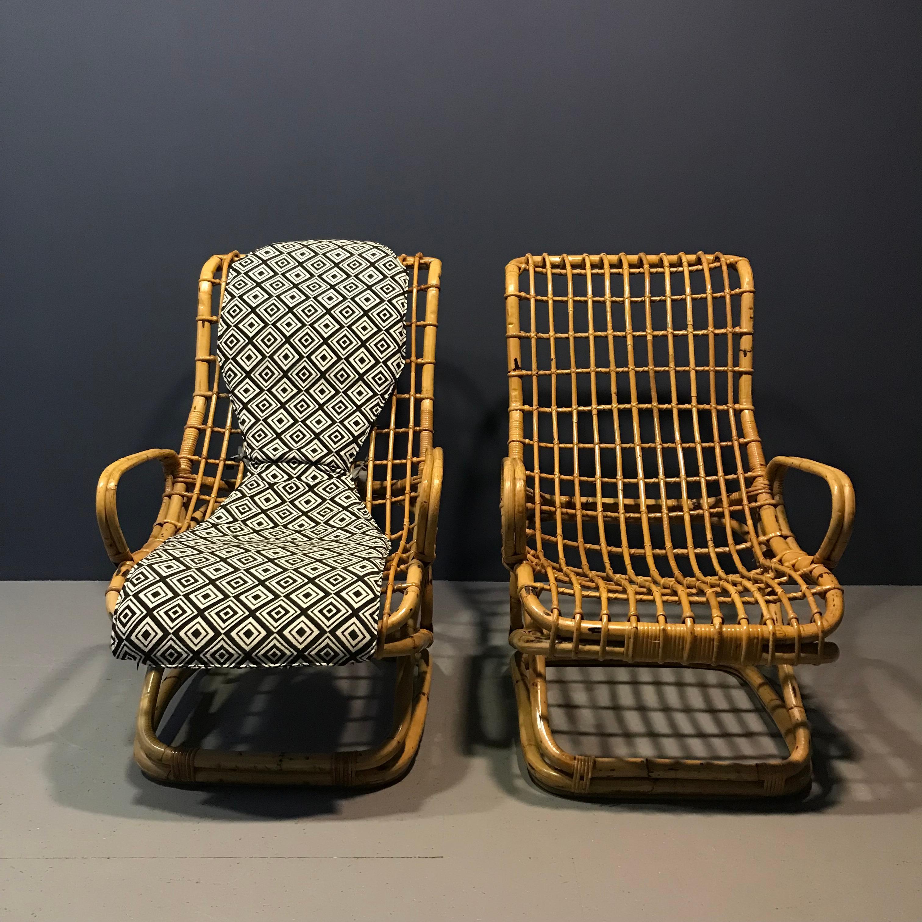 Pair of Italian Rattan Lounge Chairs with matching Table, Mid-Century, Set of 3 For Sale 9