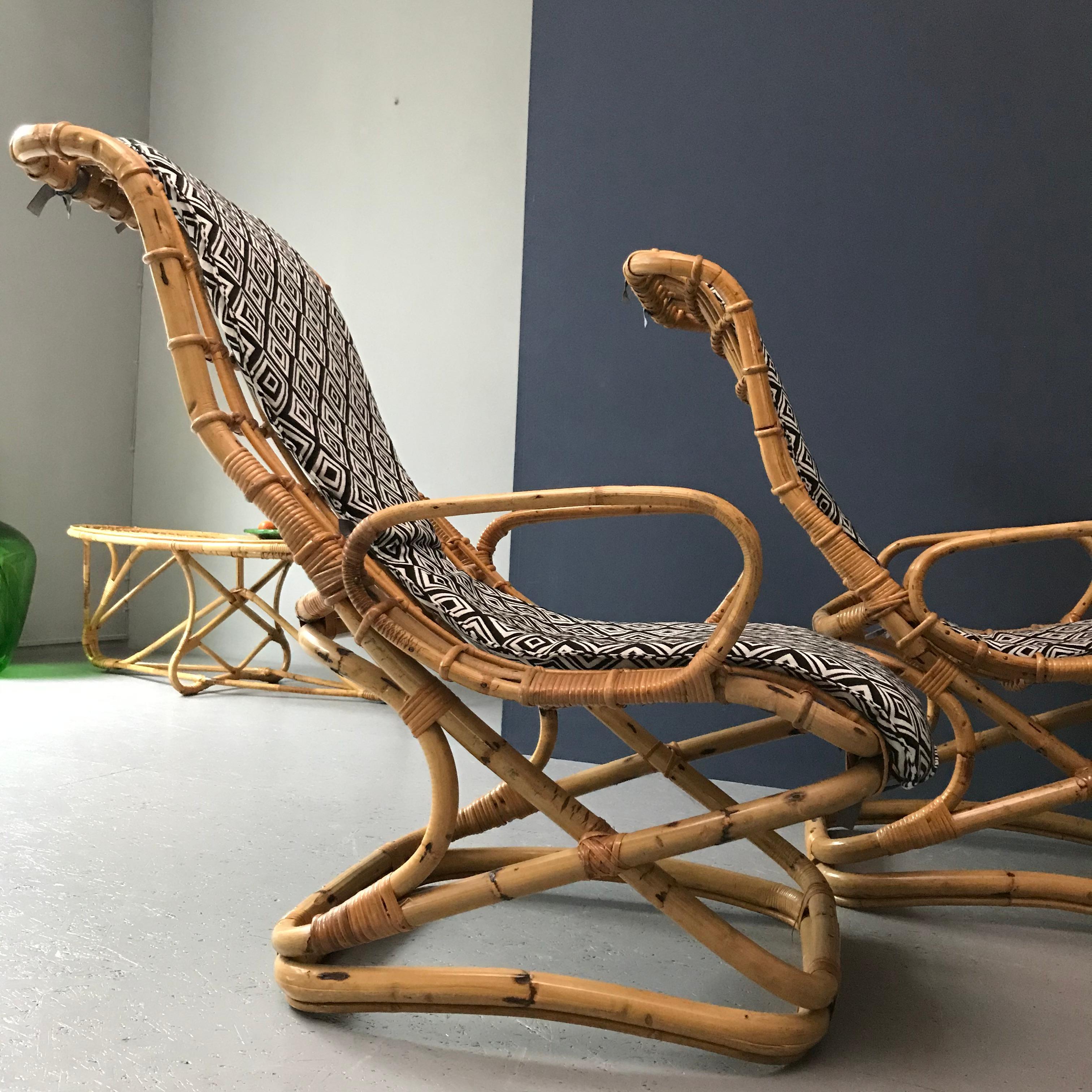 Mid-Century Modern Pair of Italian Rattan Lounge Chairs with matching Table, Mid-Century, Set of 3 For Sale