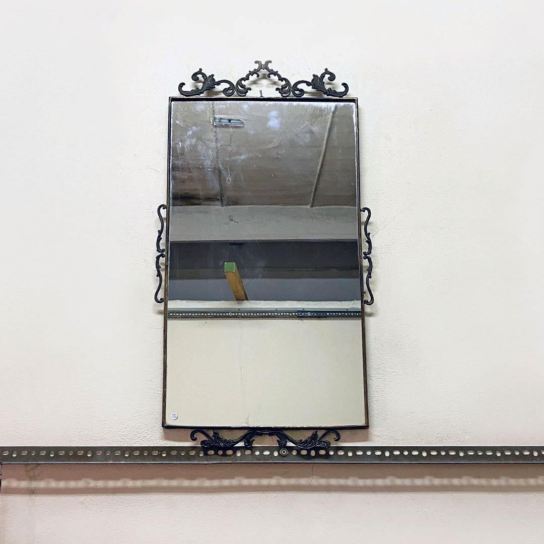 Italian mid century rectangular burnished brass mirror with friezes, 1950s
Rectangular mirror with burnished brass frame and friezes on all sides.
Possibility to change the orientation of the mirror on request.
About 1950s
Good