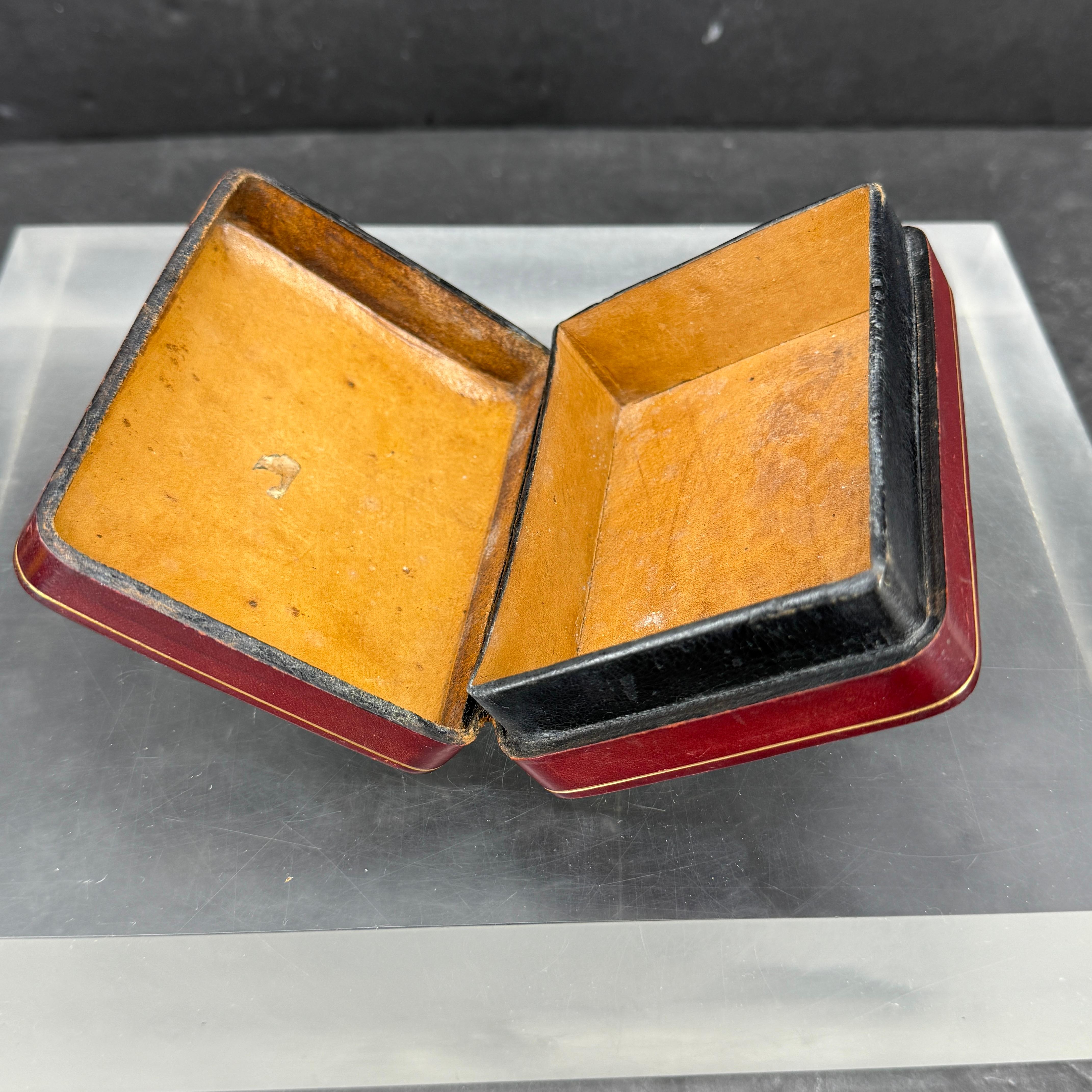 Italian Mid-Century Rectangular Red Leather Embossed Box For Sale 4