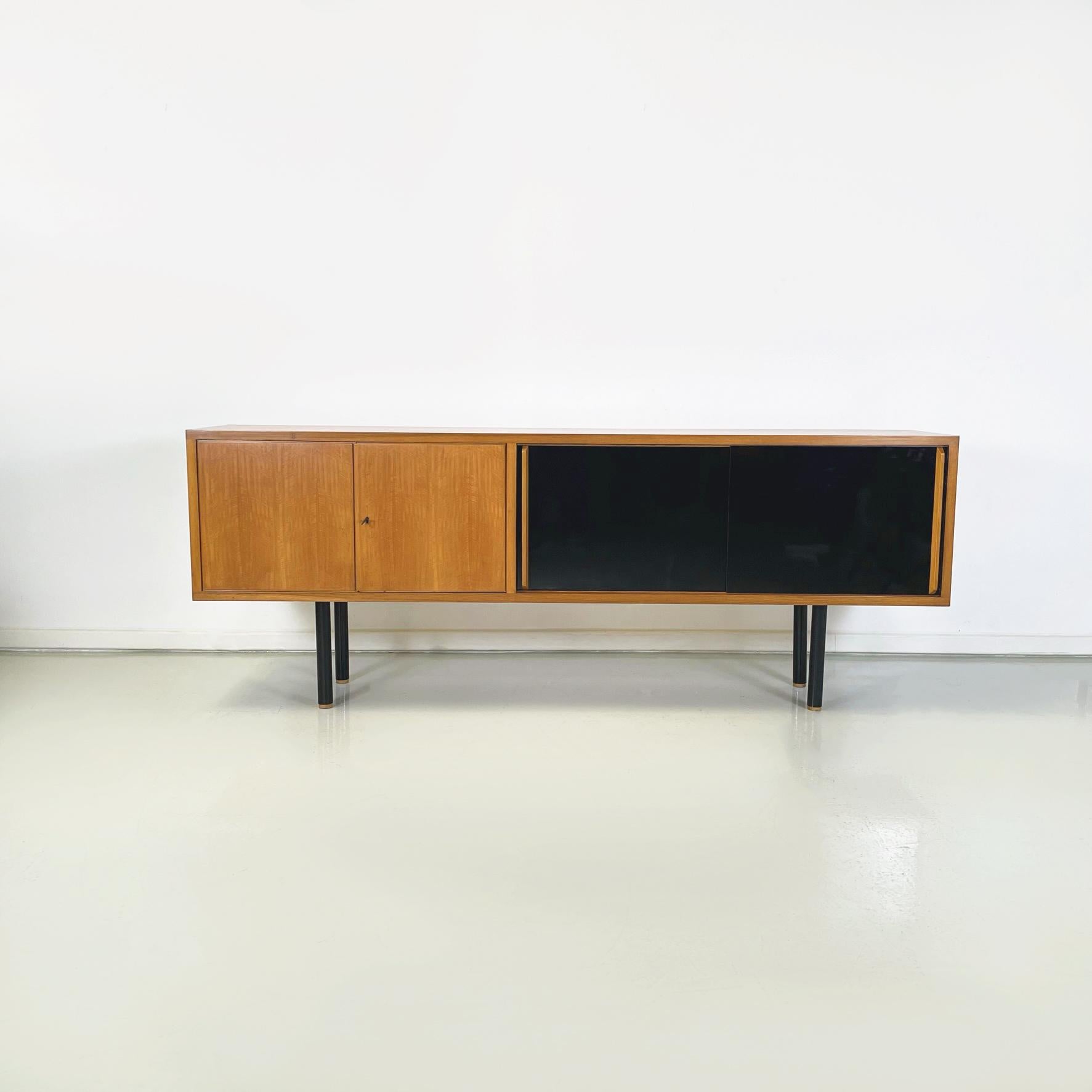 Italian midcentury Rectangular Sideboard in teak and black glossy wood, 1960s
Sideboard with rectangular base in teak and glossy black wood. On one side it has a compartment with a sliding closure with a glossy black front, on the other it has a