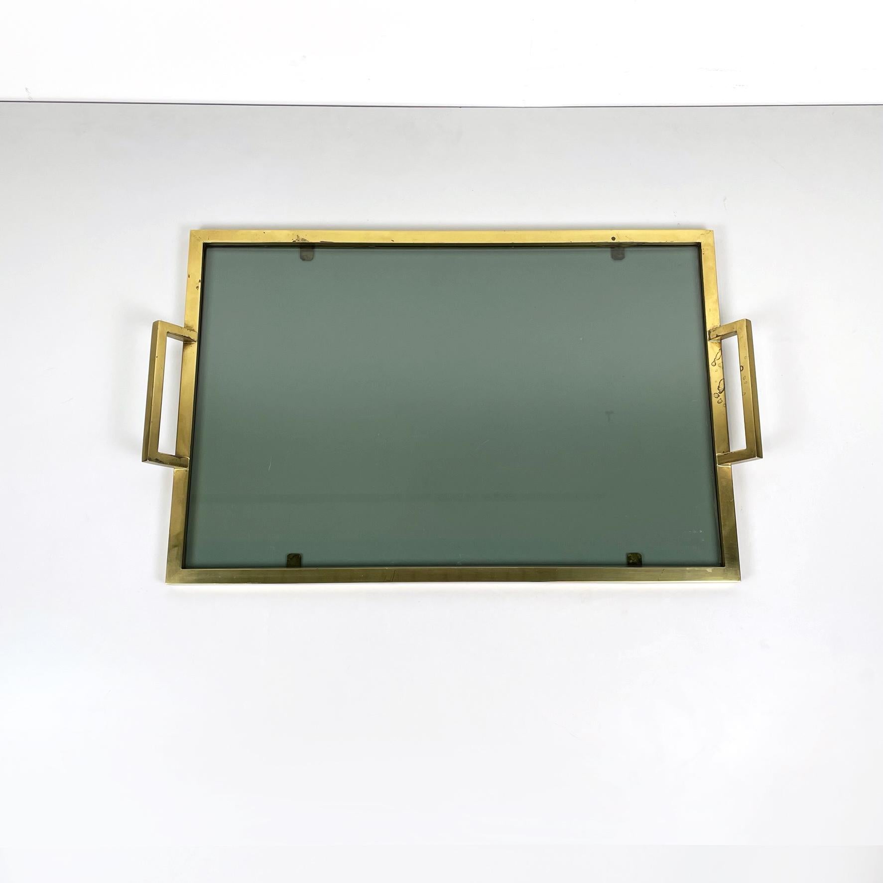 Italian mid-century Rectangular tray in brass and smoked glass, 1960s In Fair Condition For Sale In MIlano, IT