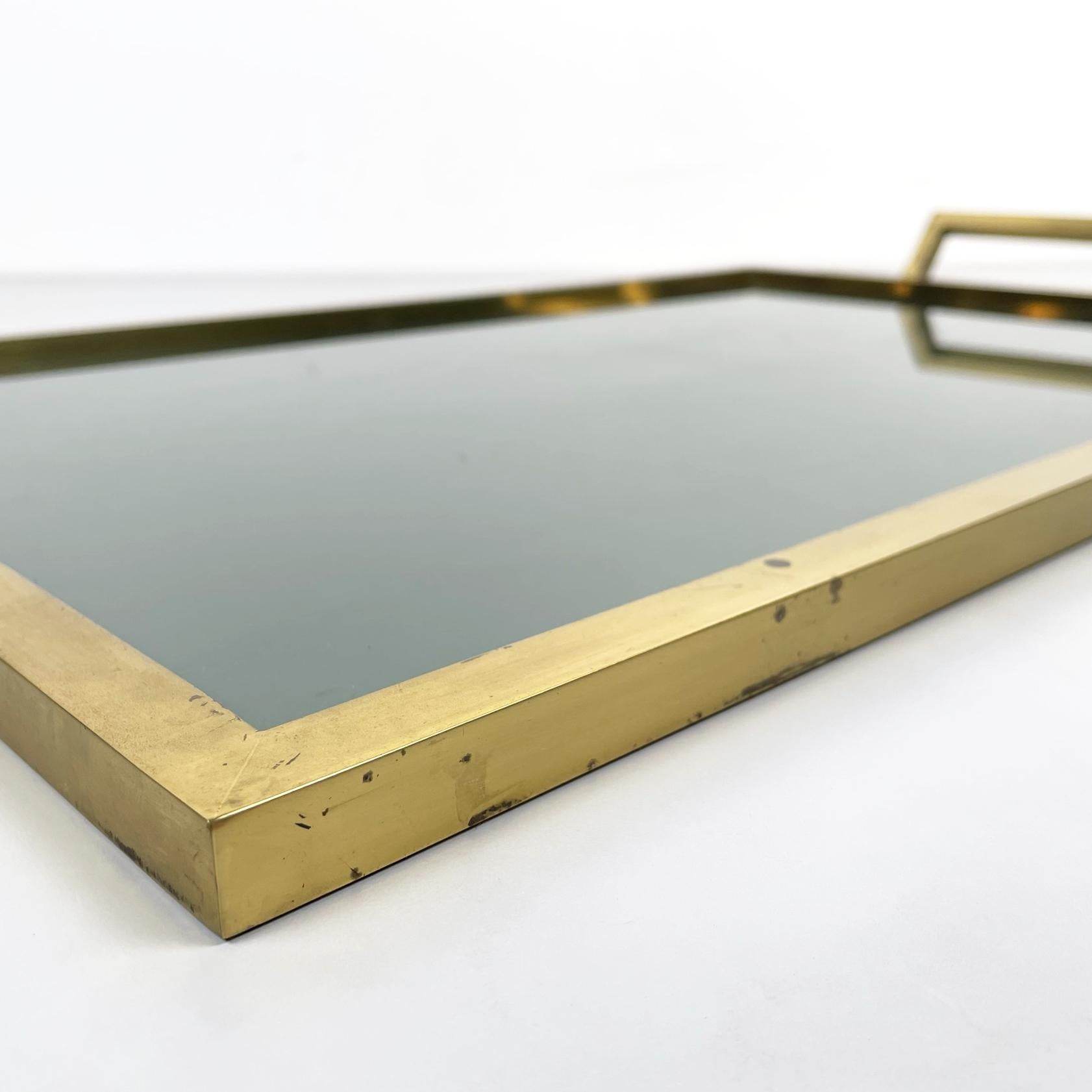 Italian mid-century Rectangular tray in brass and smoked glass, 1960s For Sale 2
