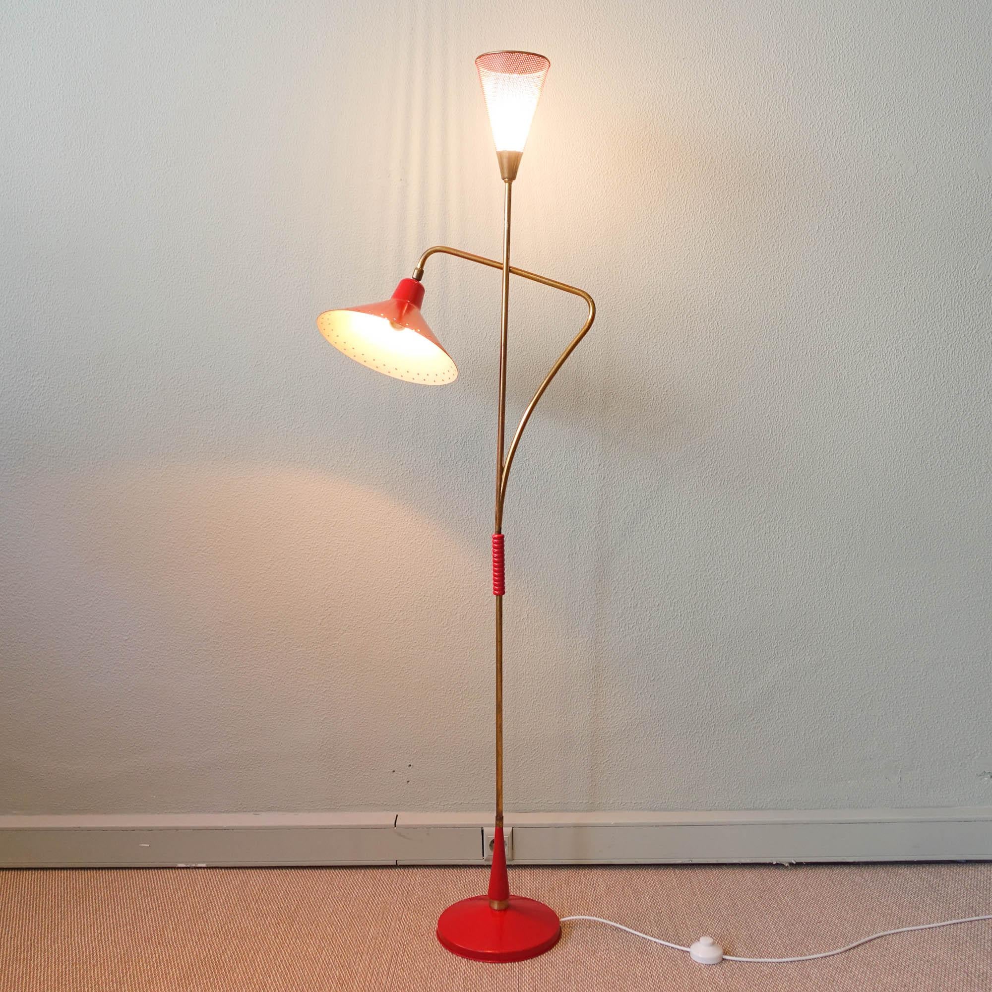 Italian Mid-Century Red & Brass Floor Lamp by Giuseppe Ostuni, 1950's In Good Condition In Lisboa, PT
