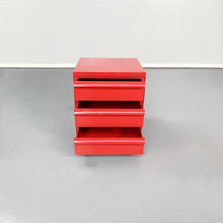 Late 20th Century Italian Mid-Century Red Chest of Drawers Mod.4602 by Fussell for Kartell, 1970s For Sale