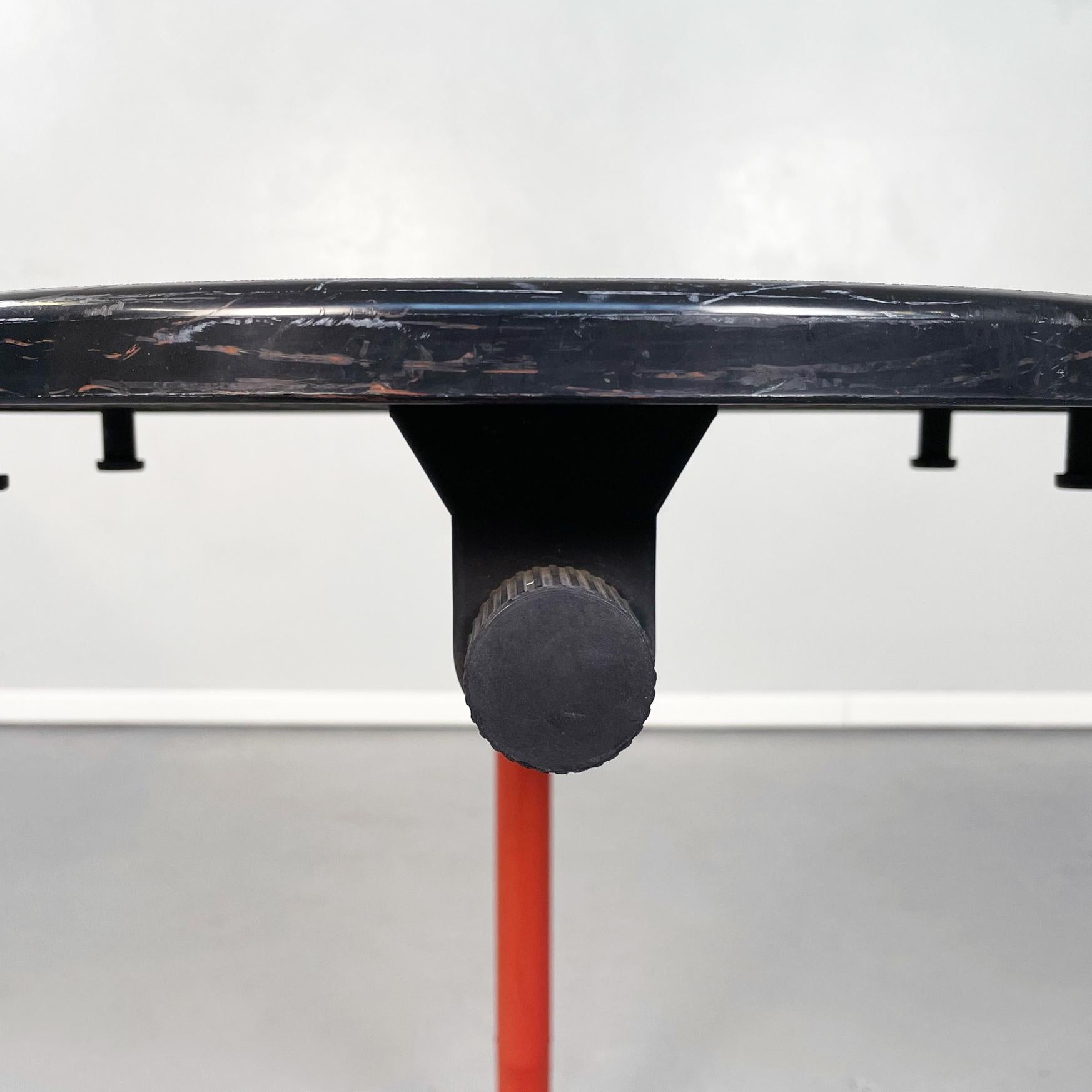 Italian Mid-Century Red Metal and Black Plastic Coffee Table by Magis, 1980s For Sale 3