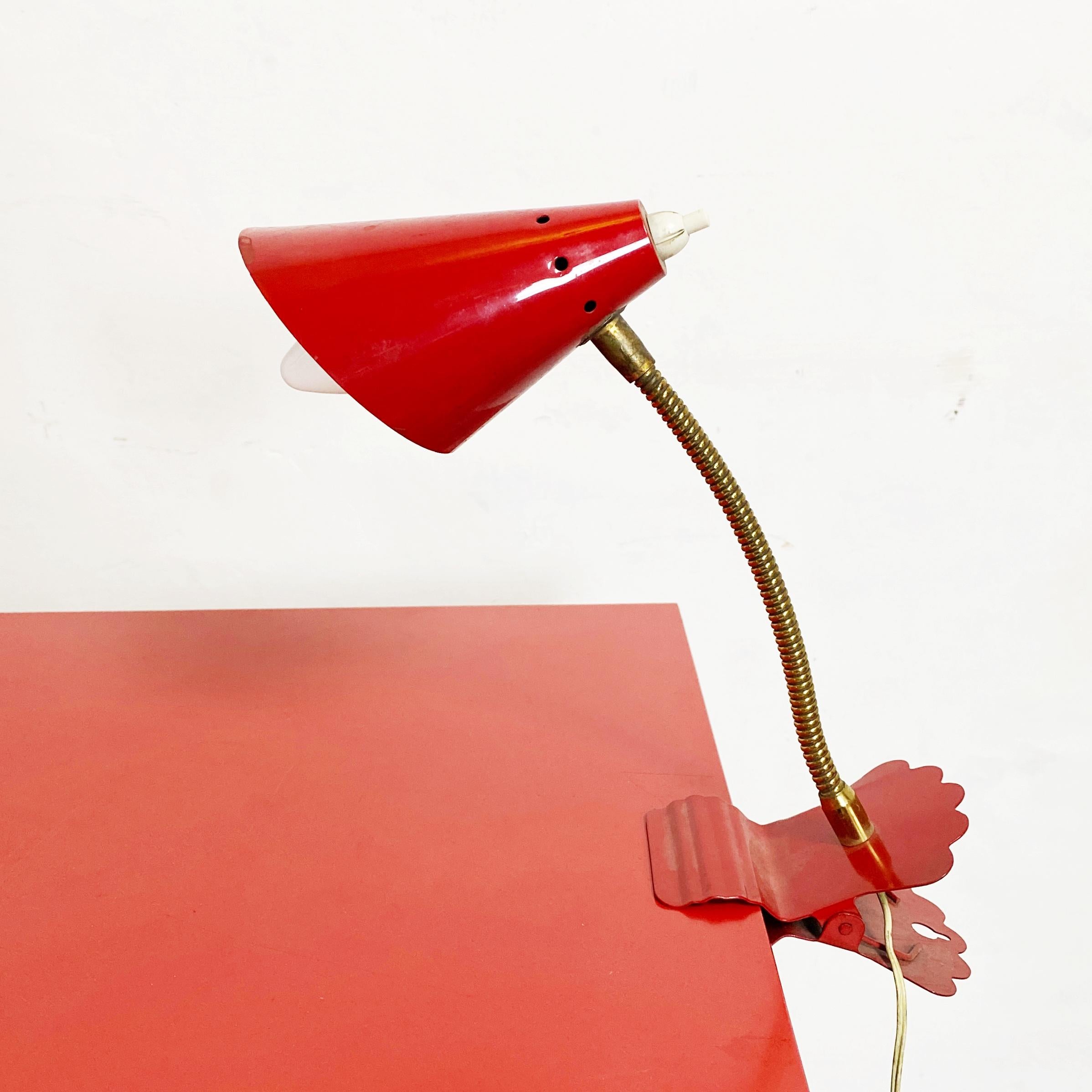 Italian mid-century Red metal table lamp with clip, 1950s 
Metal table lamp with cone lampshade painted in red and articulated structure with clip.

Good conditions.

Measures in cm 9 x 15 x 29 H.