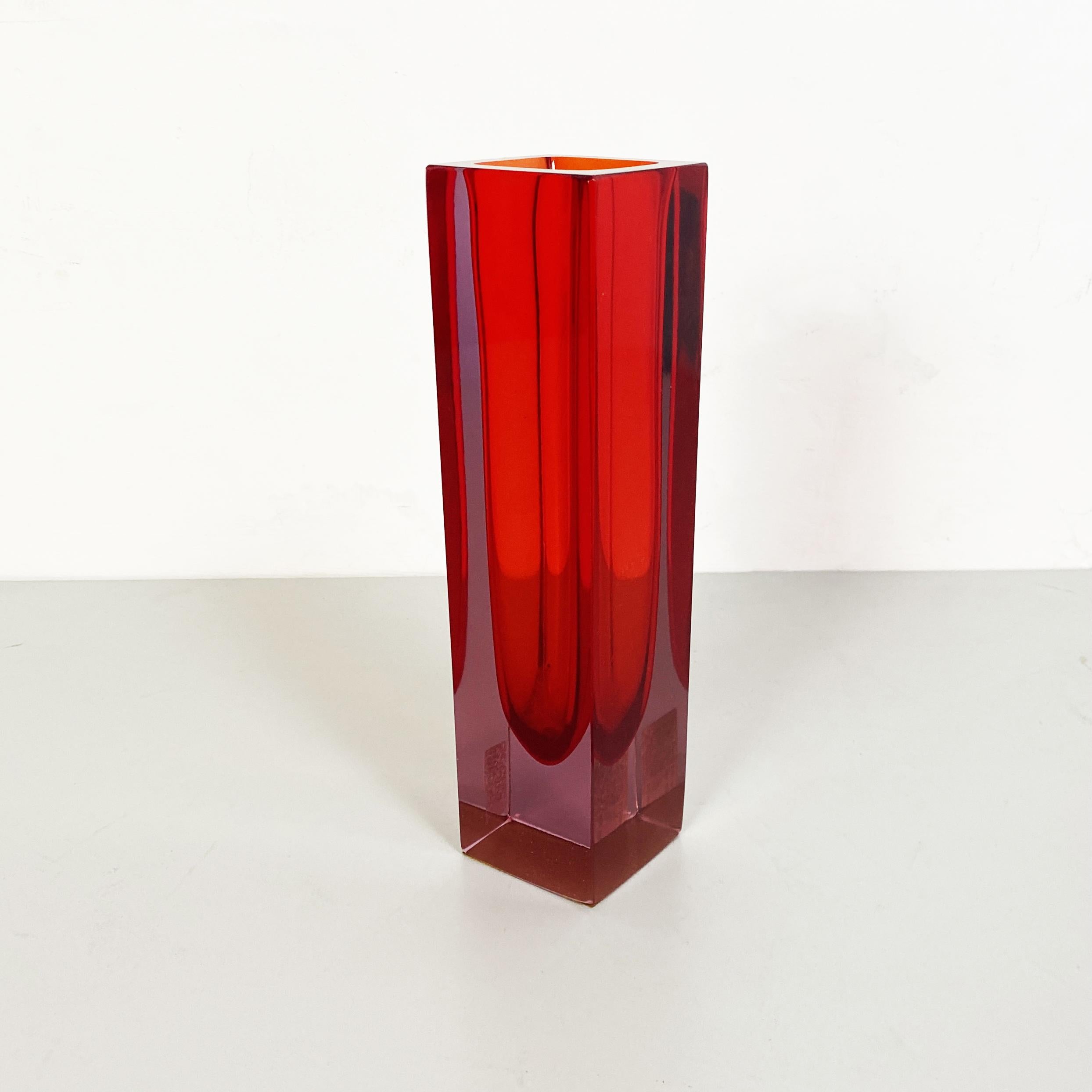 Italian mid-century Red Murano glass vase with internal purple shades, 1970s
Red Murano glass vase with internal purple shades. From the I Sommersi series.
1970s 

Good conditions.

This Fantastic series of Murano glass vase and ashtray with various