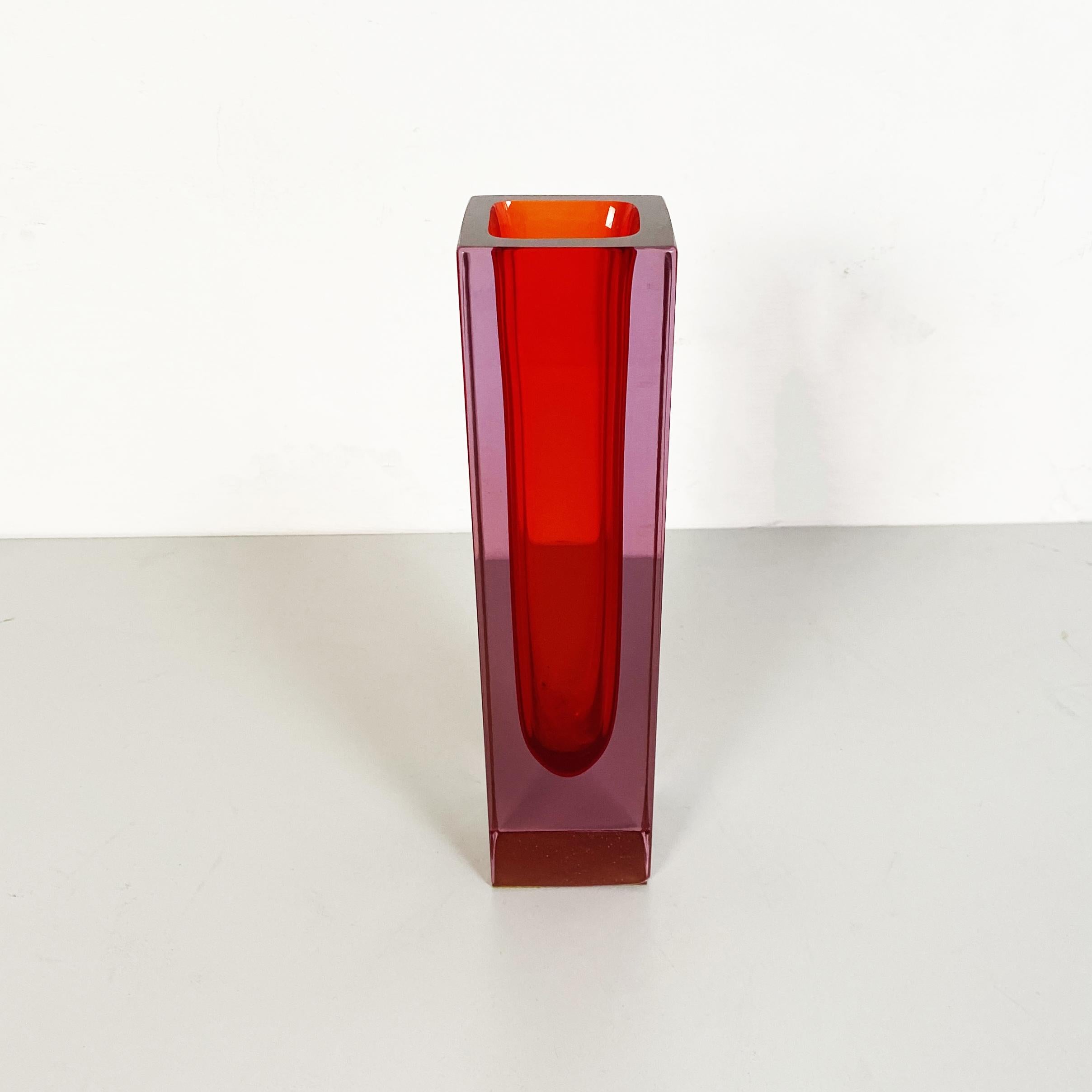 Italian Mid-Century Red Murano Glass Vase with Internal Purple Shades, 1970s In Good Condition For Sale In MIlano, IT