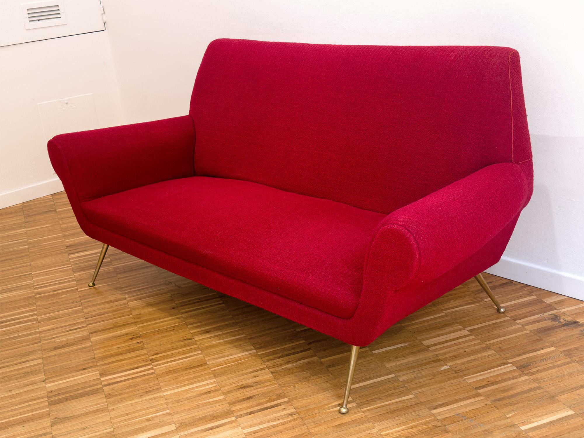 Rotes Rubinsofa mit Sesseln von Gigi Radice, 1950er Jahre, Italien, Mitte des Jahrhunderts (Moderne der Mitte des Jahrhunderts) im Angebot