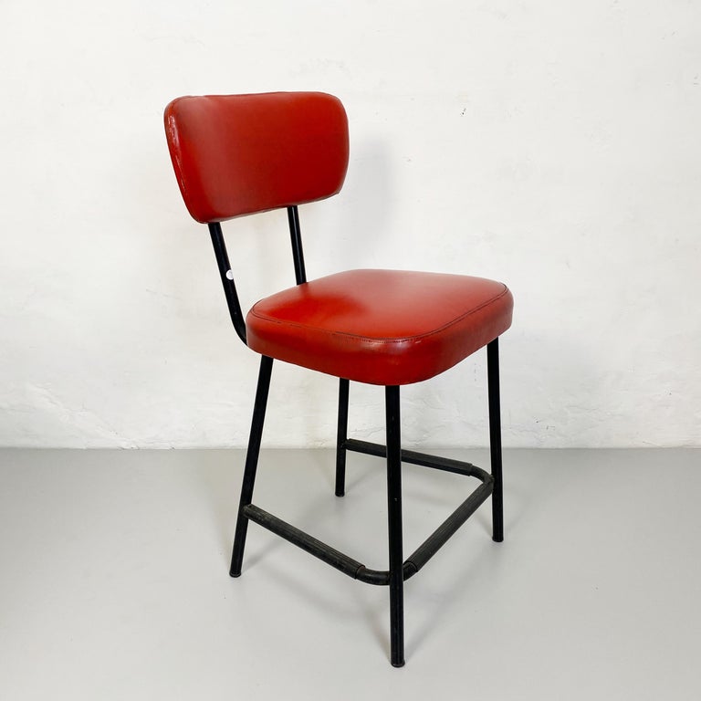 Italian mid-century Red sky chair, 1960s.
Upholstered stool covered in red sky and black metal structure.

In patina, structure with marks and unstitching on.

Measurements in cm 38 x 38 x 72 H seat 45 H.
