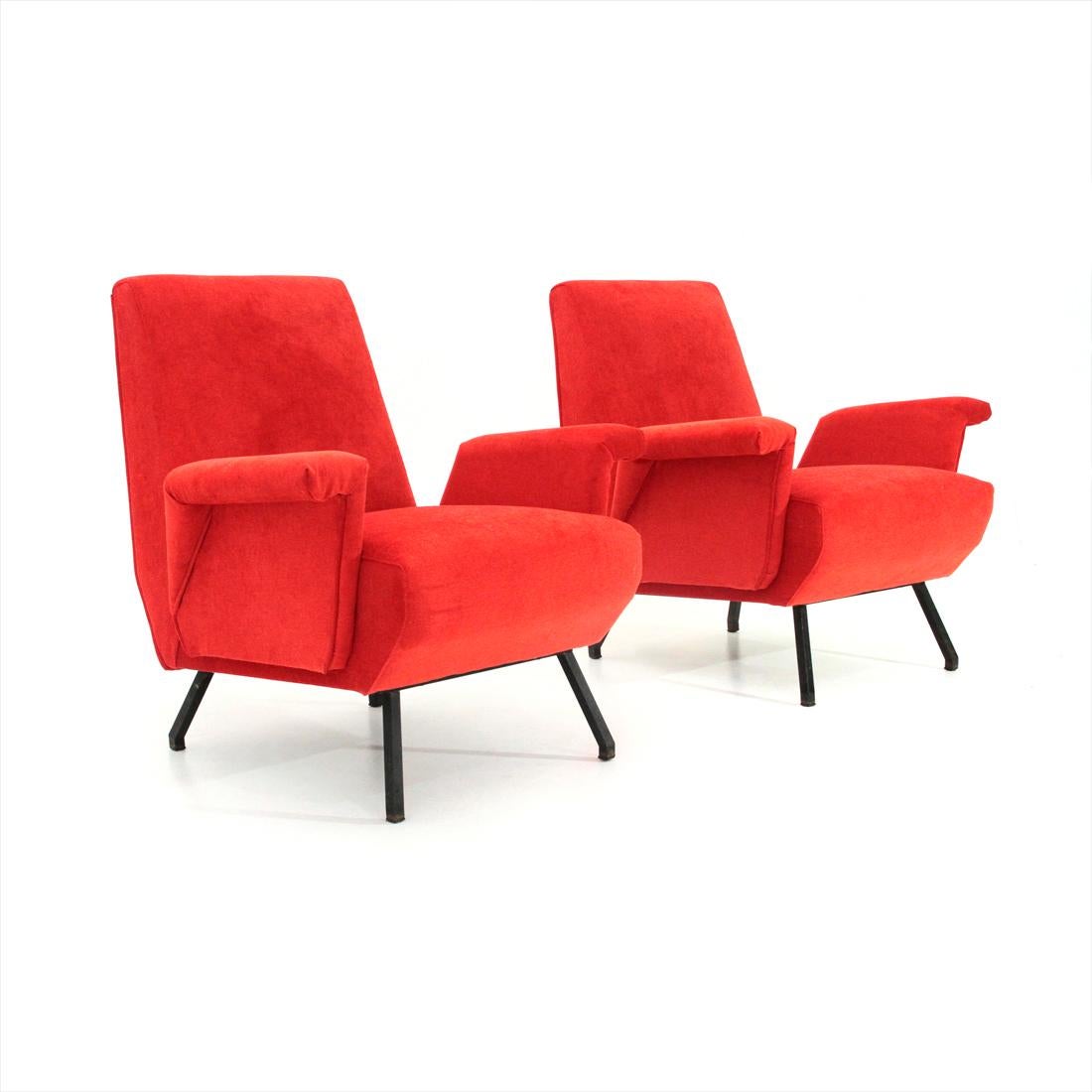 Pair of Italian-made armchairs produced in the 1950s.
Wooden structure padded and lined with new red velvet fabric.
Legs in black painted metal.
Good general conditions, some signs due to normal use over time.

Dimensions: Length 73cm - Depth