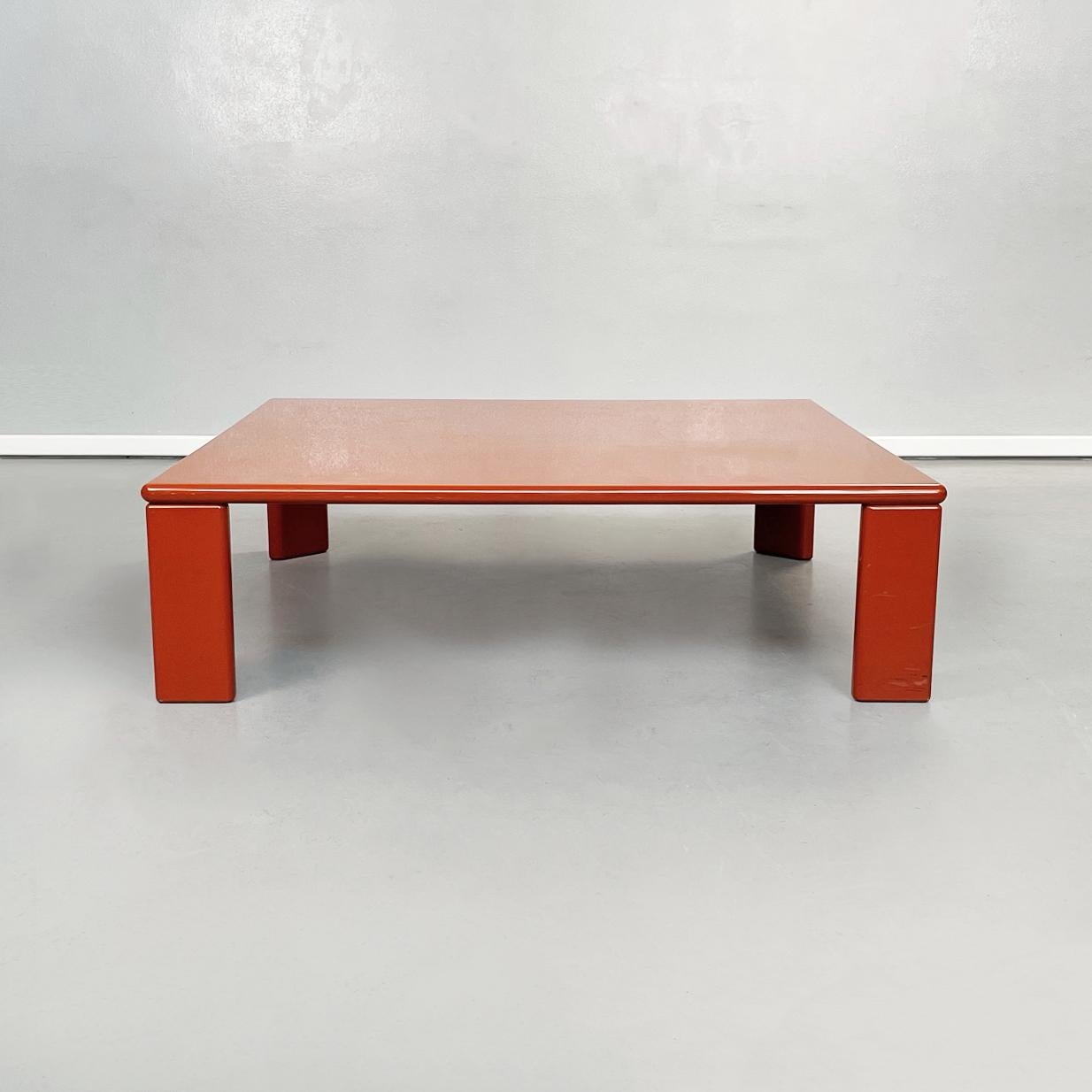 Italian mid-century Red wooden coffee table Ming by Katzuhide Takahama for Gavina, 1970s
Square coffee table model Ming in red lacquered wood. The 4 legs are triangular in shape with rounded corners.
This big coffee table can be the center of a