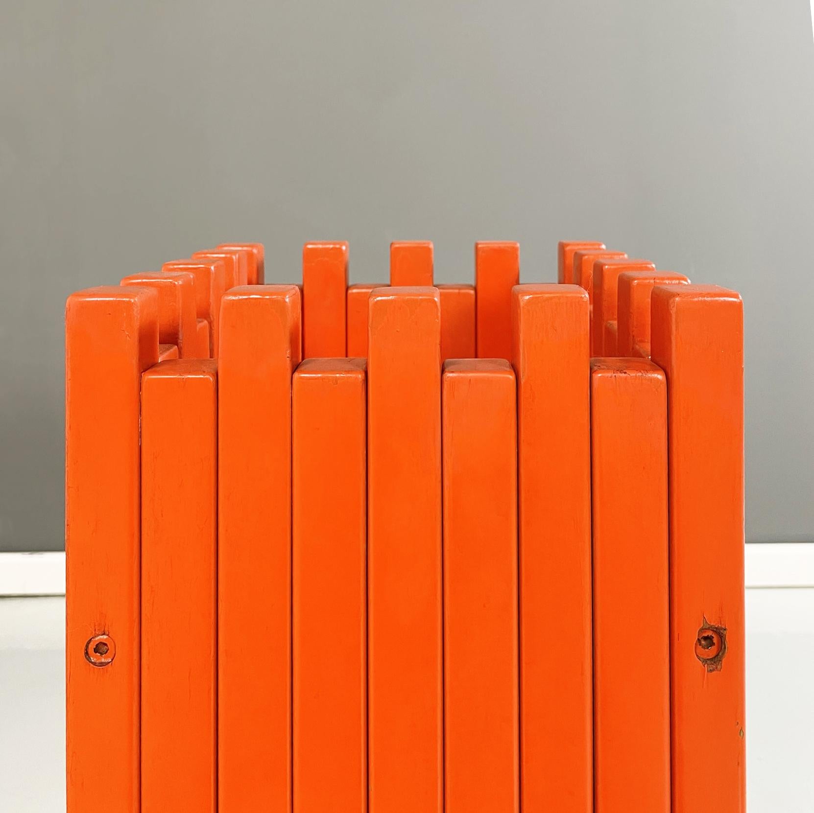 Italian Mid-Century Red Wooden Umbrella Stand by Sottsass for Poltronova, 1960s 1