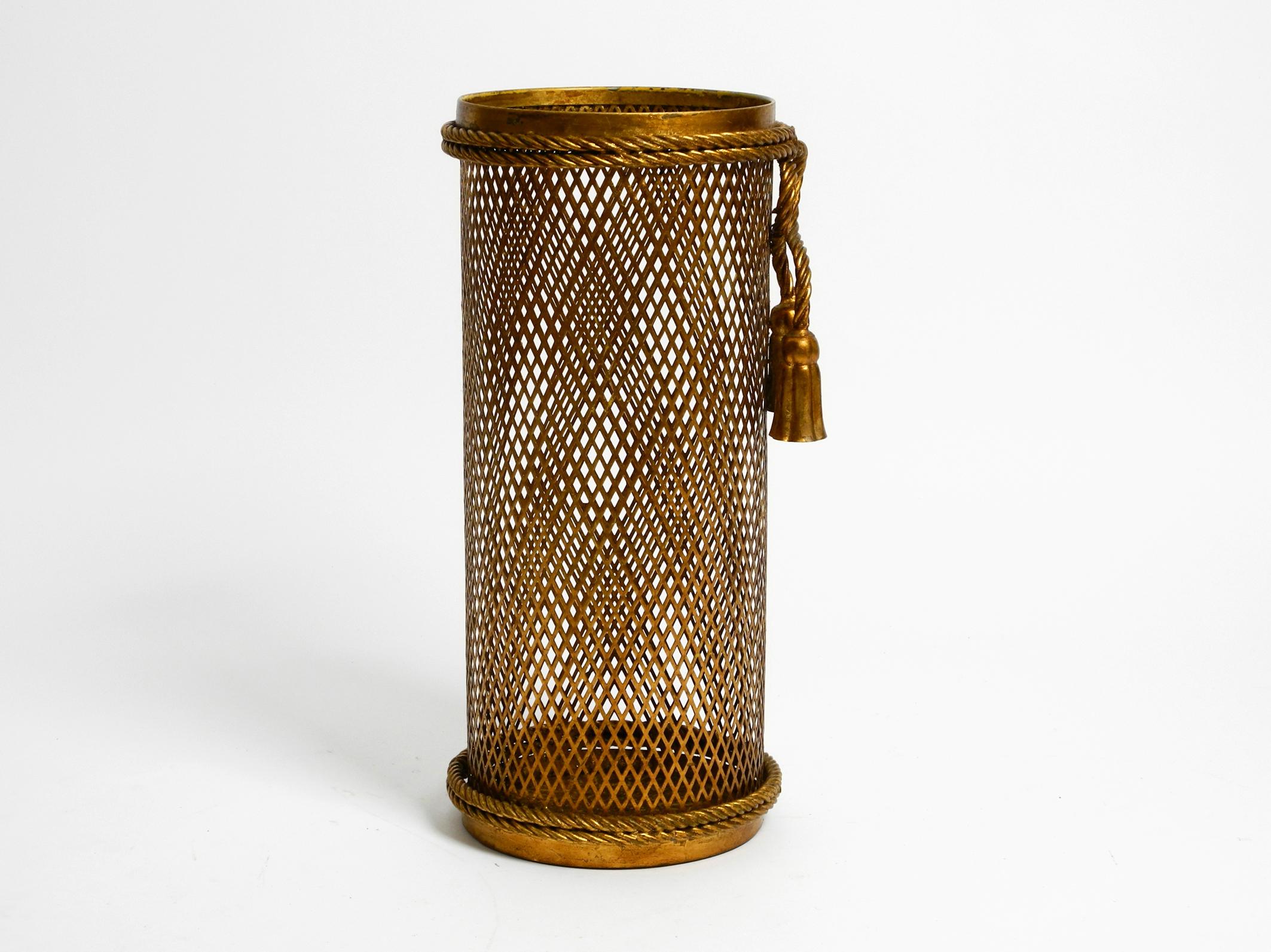 Very elegant Mid Century Regency umbrella stand made of gold-plated metal.
Manufacturer is Li Puma. Made in Italy.
Made from perforated gold plated metal. Very high quality, elegant workmanship.
Beautiful 1960s design with lots of details.
Good