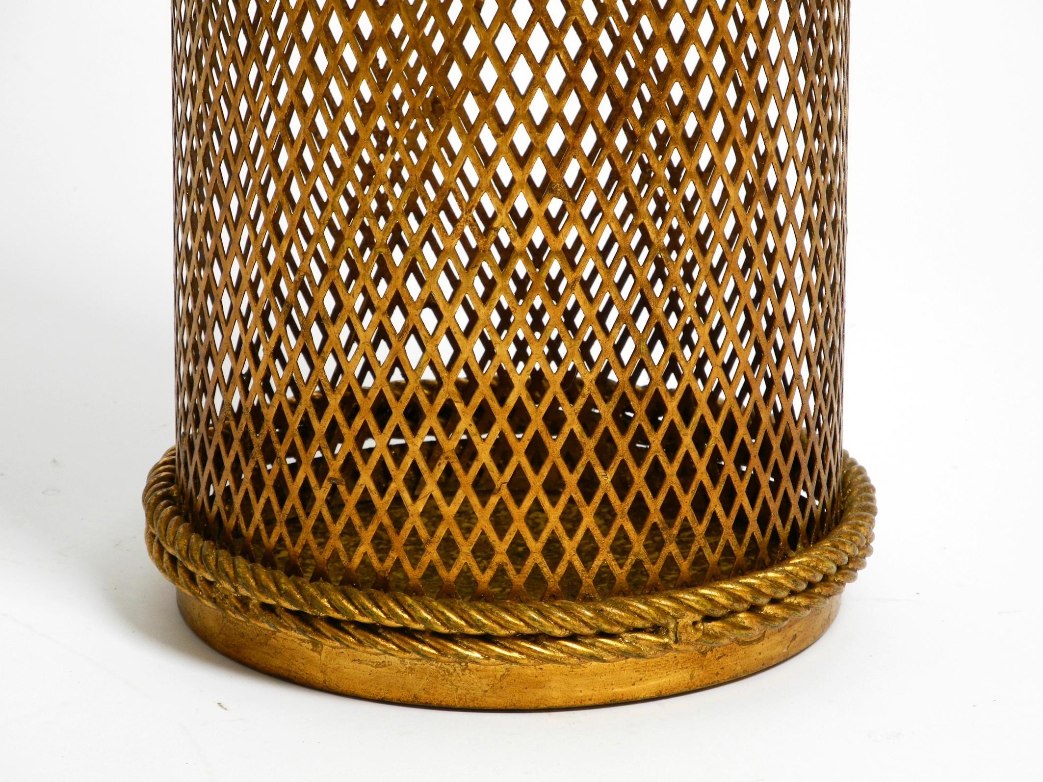 Porte-parapluies en métal doré de la Régence italienne du milieu du siècle par Li Puma en vente 2