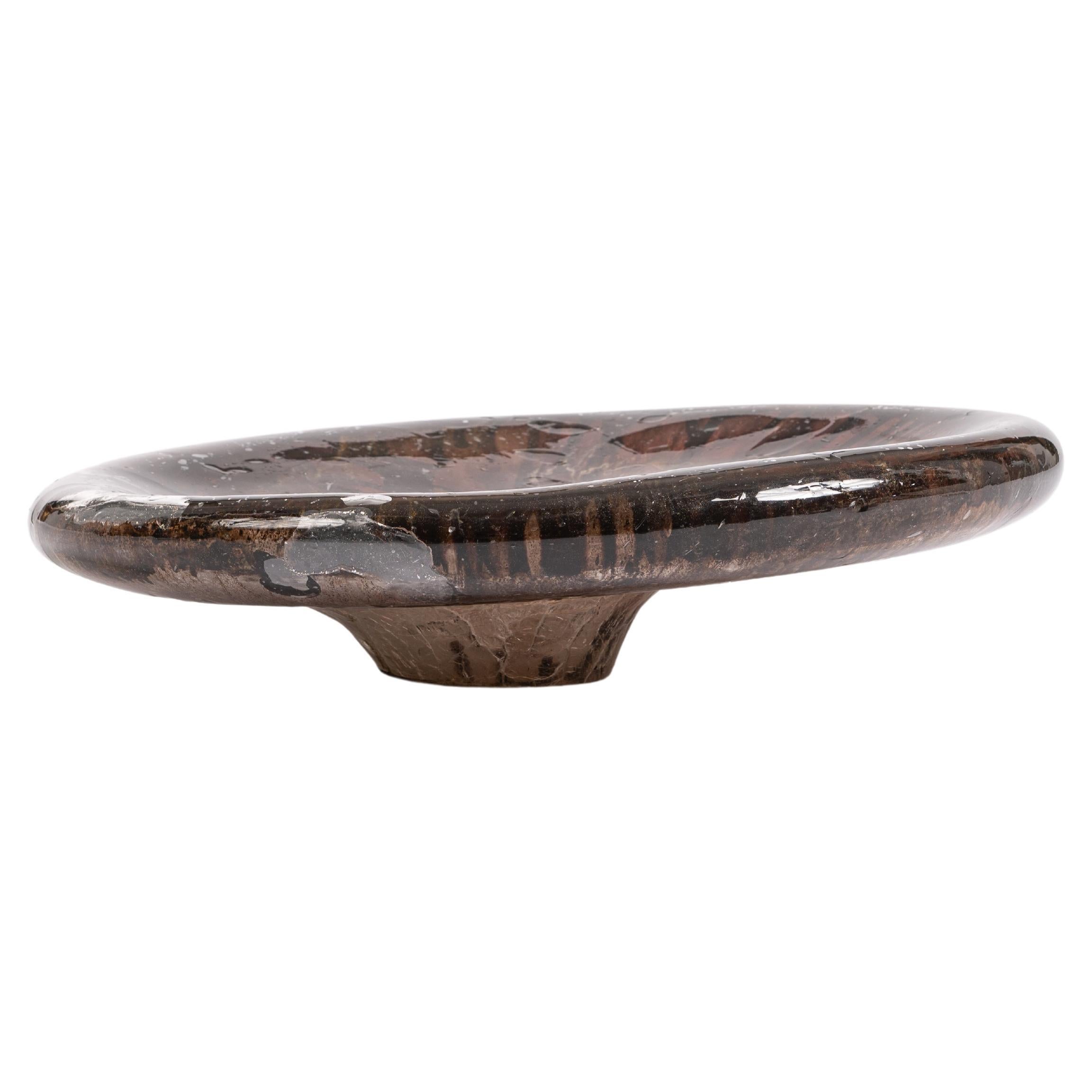 Italian mid-century resin bowl in brown-gold tones Florenze 1980s

An artistic object that lies there like a flower, quite naturally it spreads its beauty.
The slightly oval shape with a wide rim stands on an off-center base.
The bowl on the base