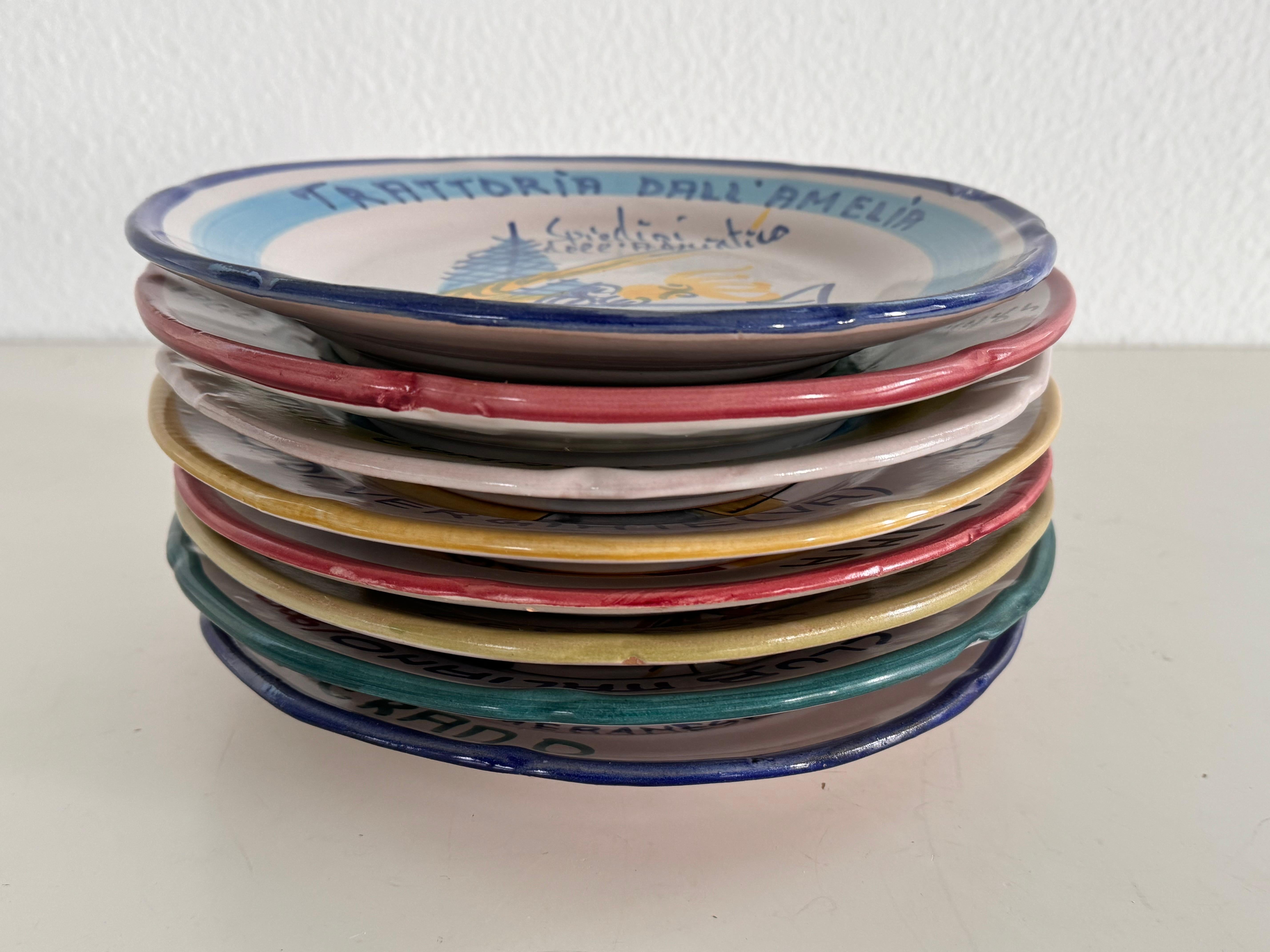 Peint à la main Assiettes à dîner italiennes en céramique du milieu du siècle dernier, lot de 8 en vente
