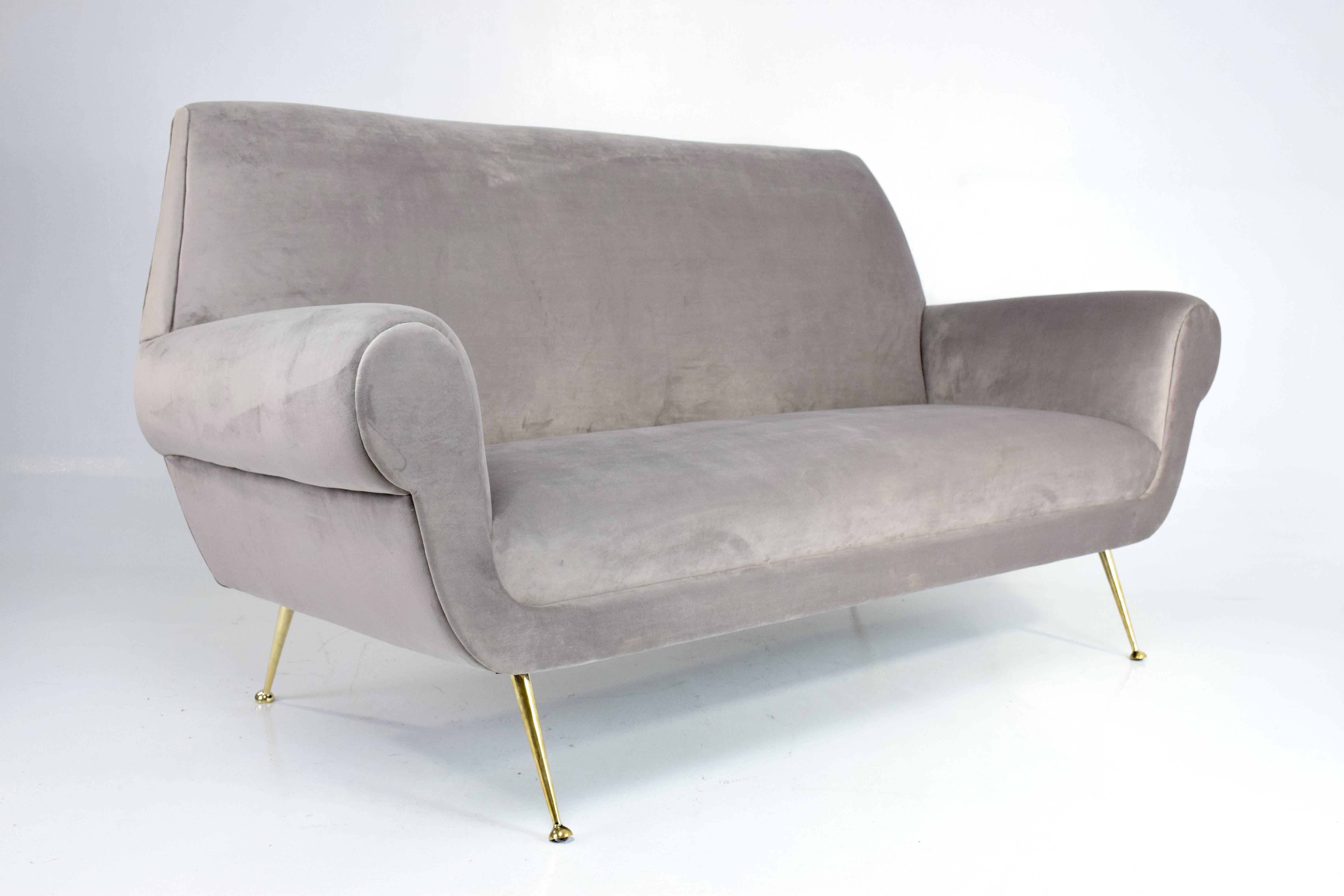 Italian Midcentury Restored Velvet Sofa by Gigi Radice for Minotti, 1950s 4