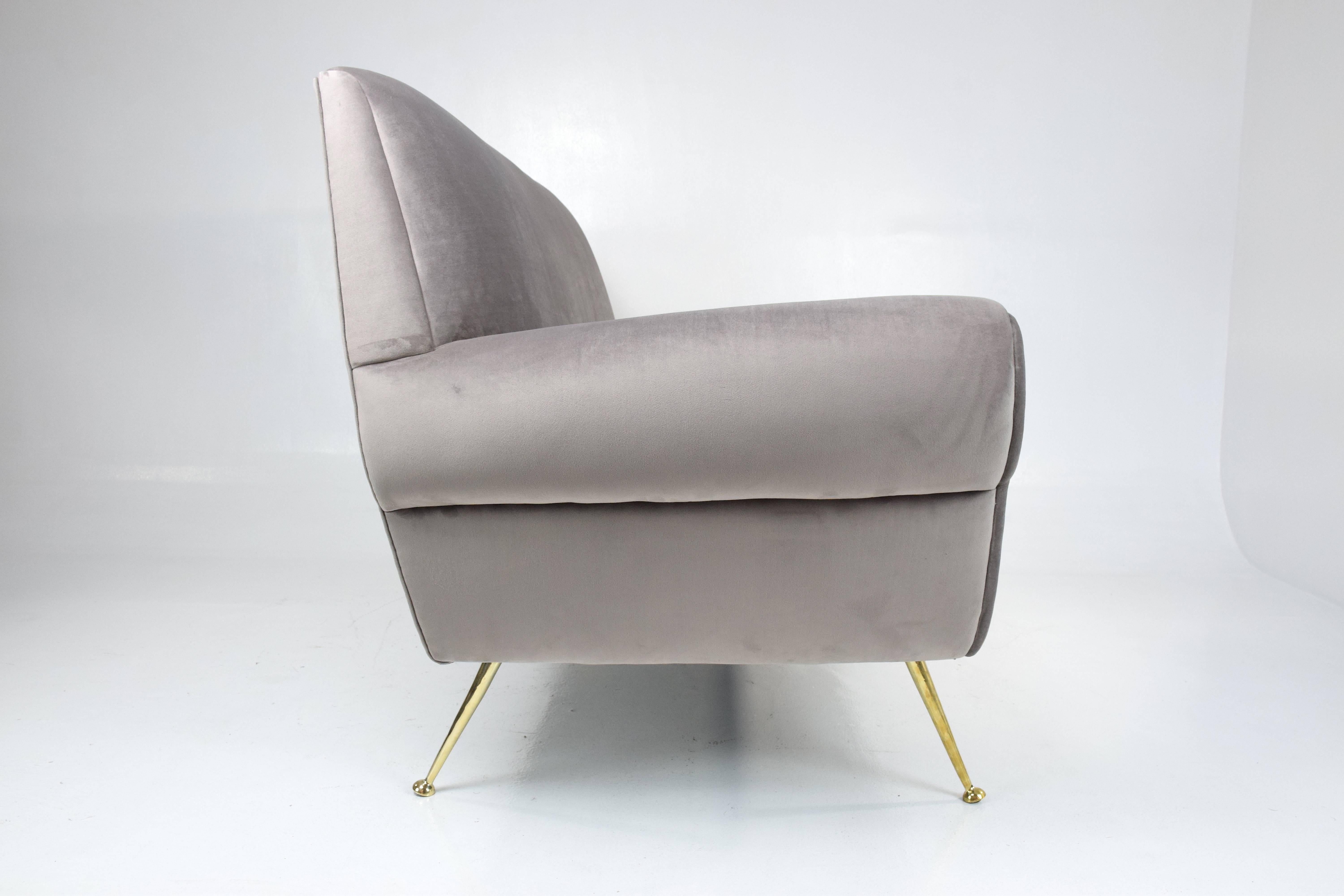 Italian Midcentury Restored Velvet Sofa by Gigi Radice for Minotti, 1950s 7