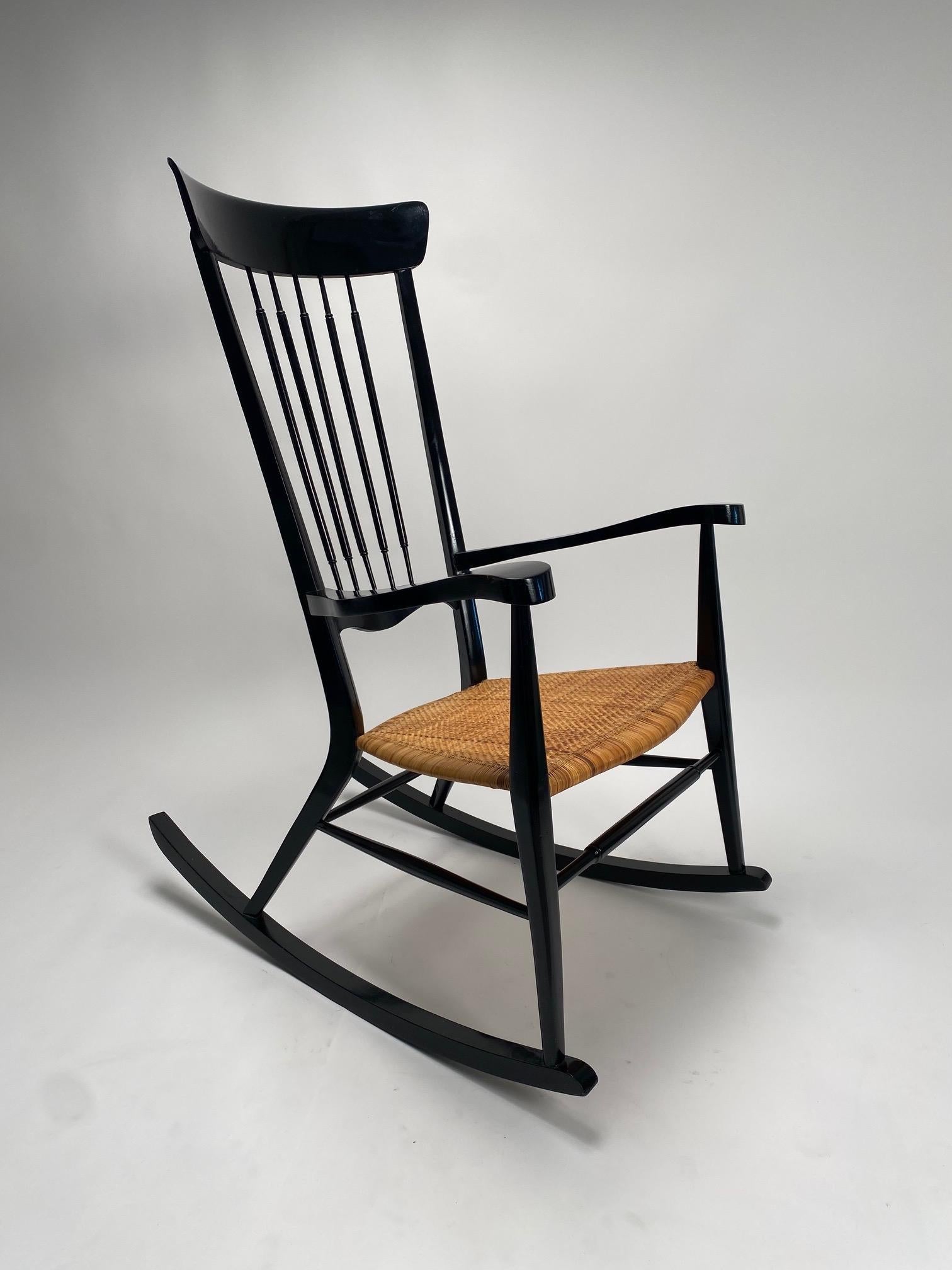 Lacquered Italian Mid-Century Rocking Chair, Black lacquered wood, Paolo Buffa Style 1950s For Sale