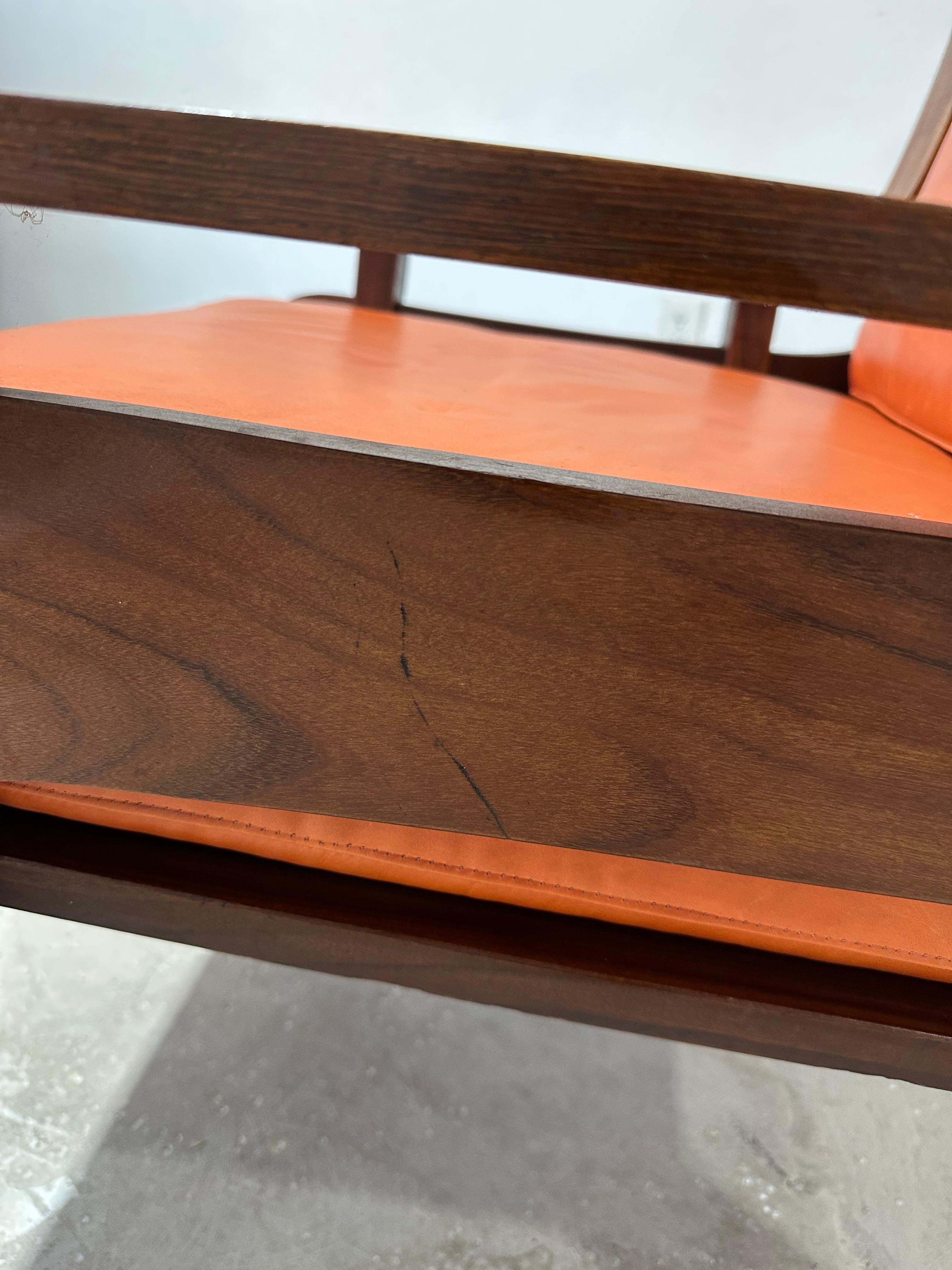 Italian Mid Century Rosewood and Leather Lounge Chair For Sale 6