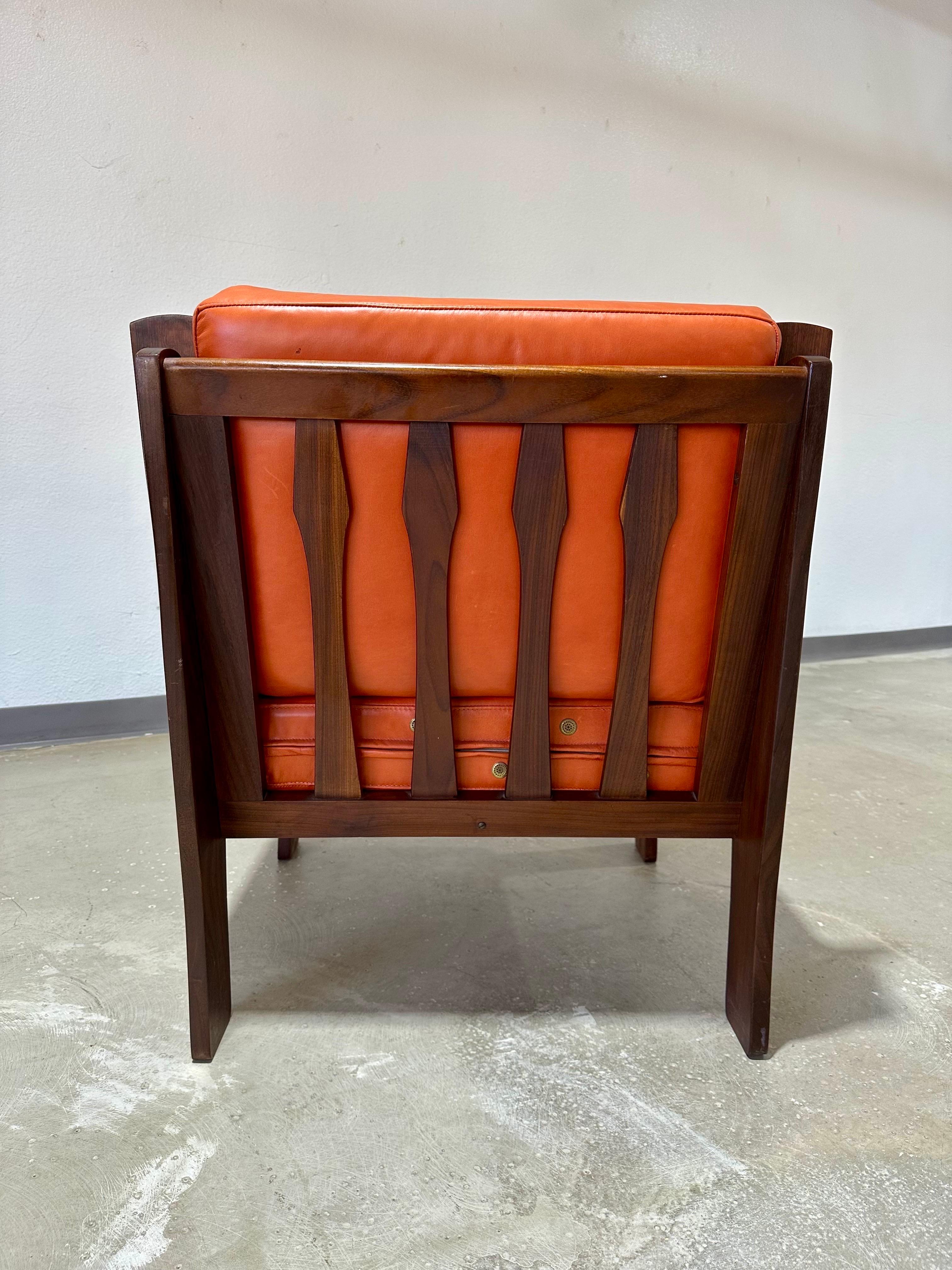 Italian Mid Century Rosewood and Leather Lounge Chair In Good Condition For Sale In Lutz, FL