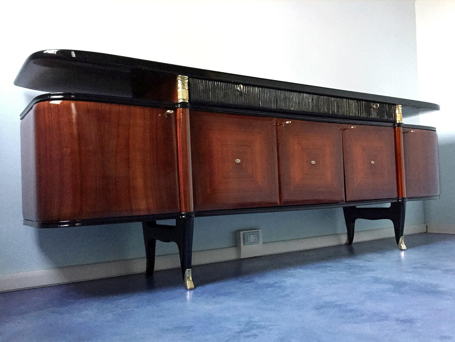 Stunning Italian Buffet or Sideboard by Paolo Buffa, 1950s.
The cabinet is equipped with three drawers reeded and five doors, it's decorated headed with gilt bronze mounts and supported on tapering legs terminating in sabots.
It's in very good