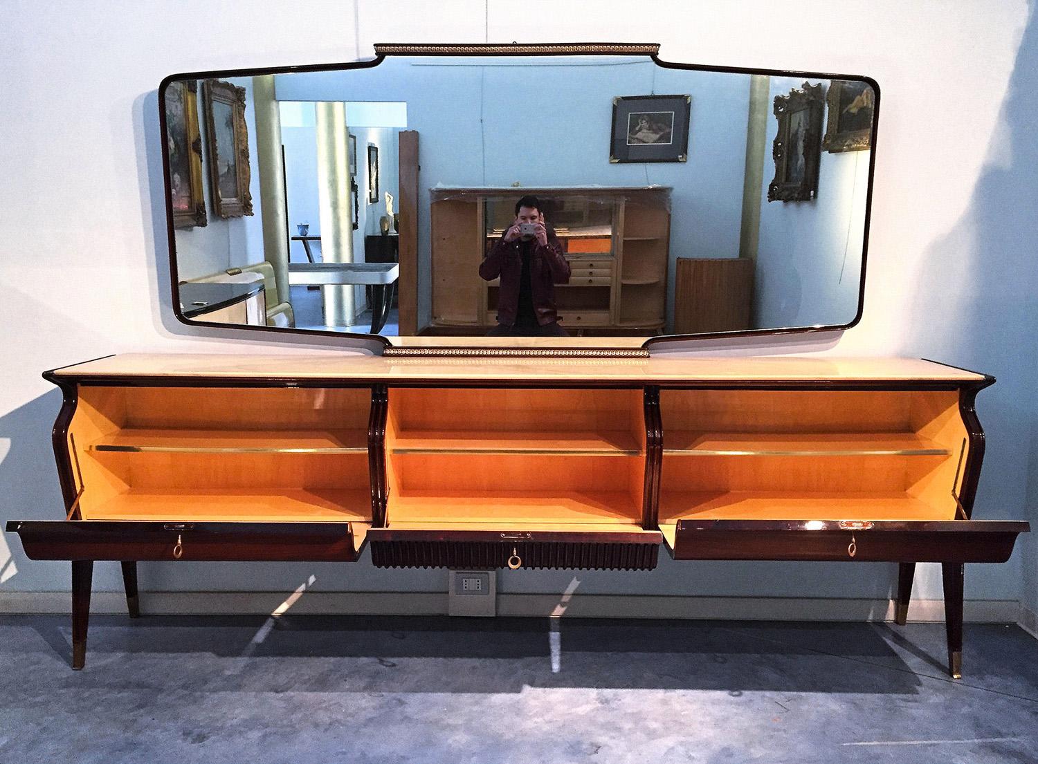 Mid-Century Modern Italian Mid-Century Rosewood Sideboard with mirror by Osvaldo Borsani, 1950s