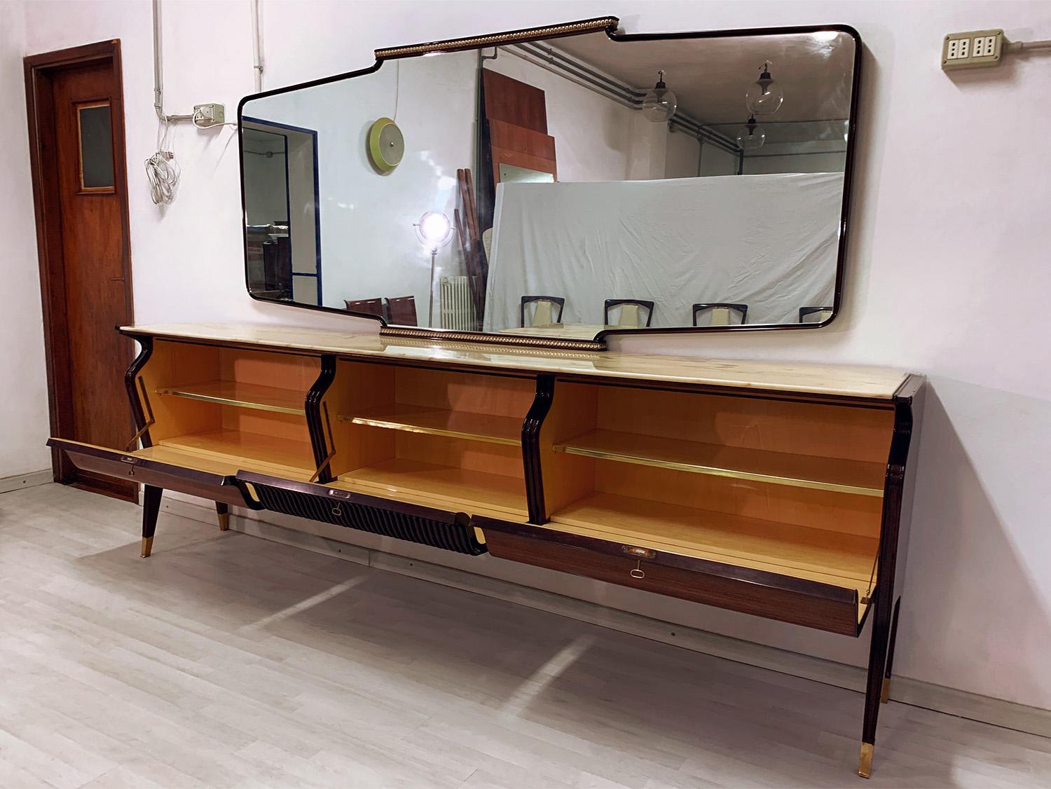 Italian Mid-Century Rosewood Sideboard with Mirror by Osvaldo Borsani, 1950s In Good Condition In Traversetolo, IT