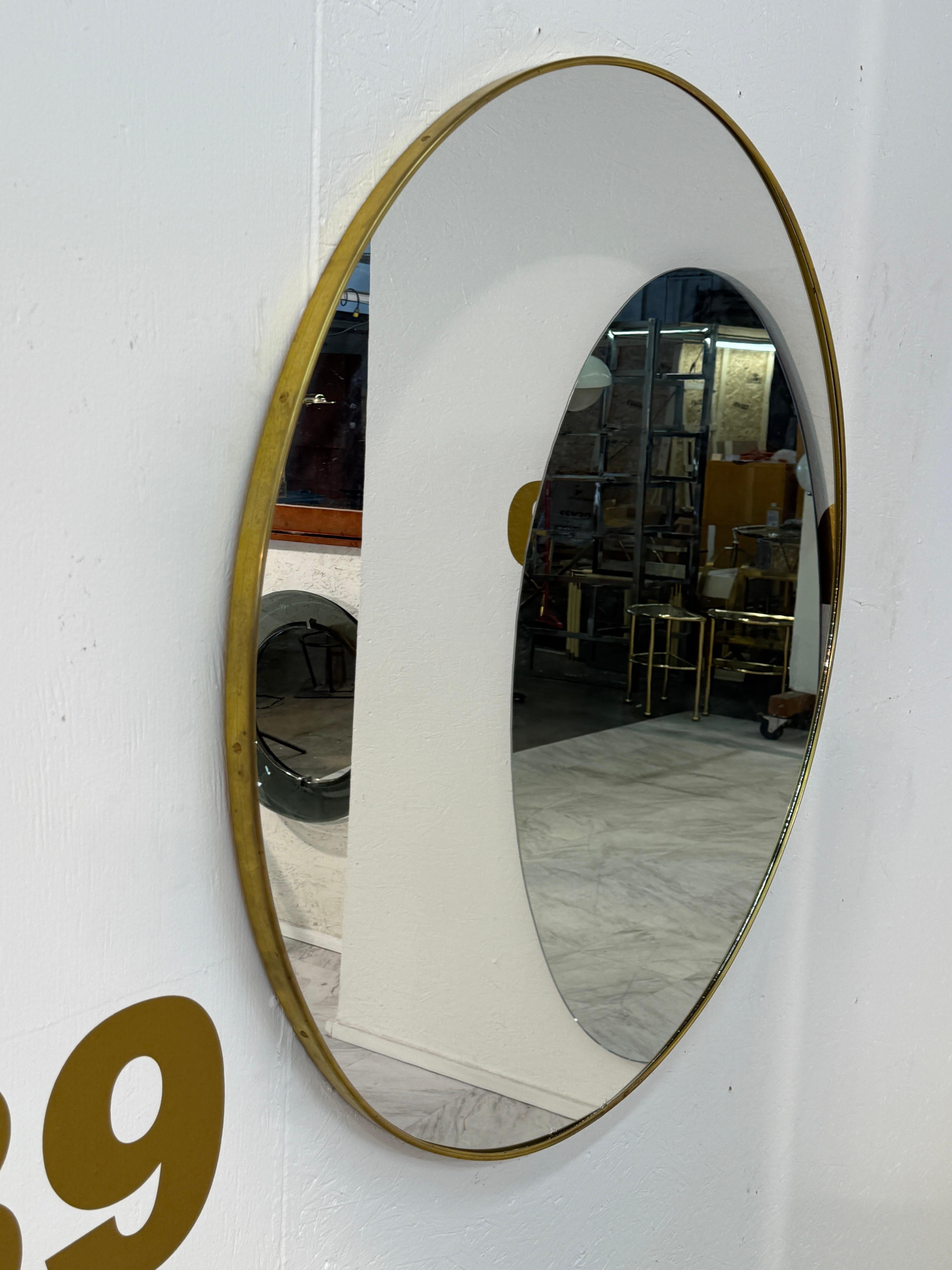 Moderne Miroir mural rond encadré de laiton, Italie, milieu du siècle, années 1950 en vente