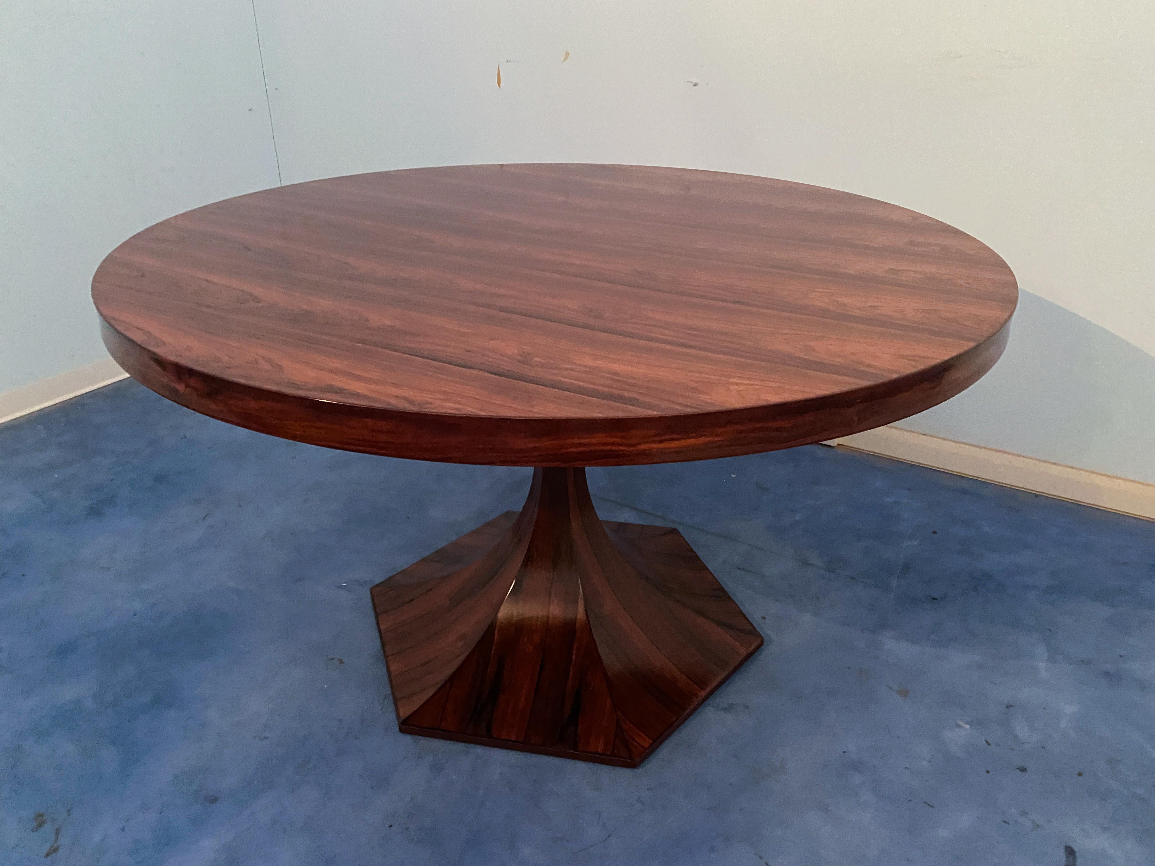 Italian Midcentury Circular Dining Table in Mahogany by Giulio Moscatelli, 1964 For Sale 3