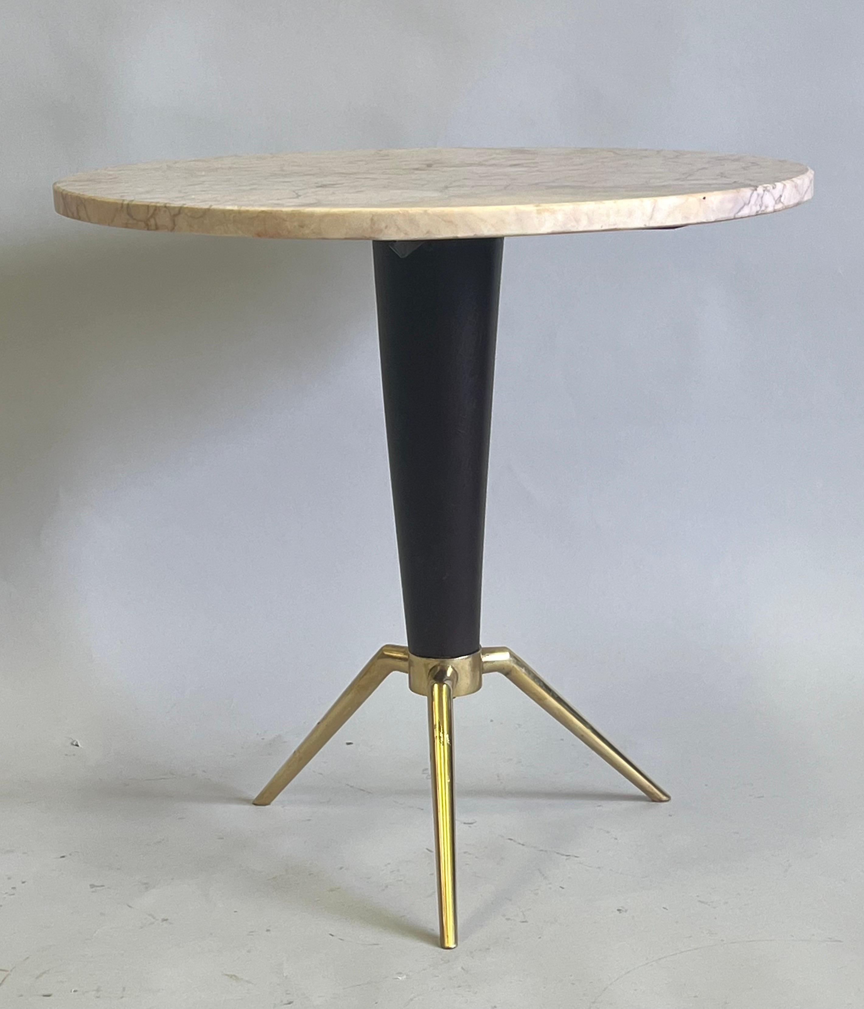 Hand-Crafted Italian Mid-Century Round Coffee /Side Table in Brass & Marble, Attr. Ico Parisi For Sale