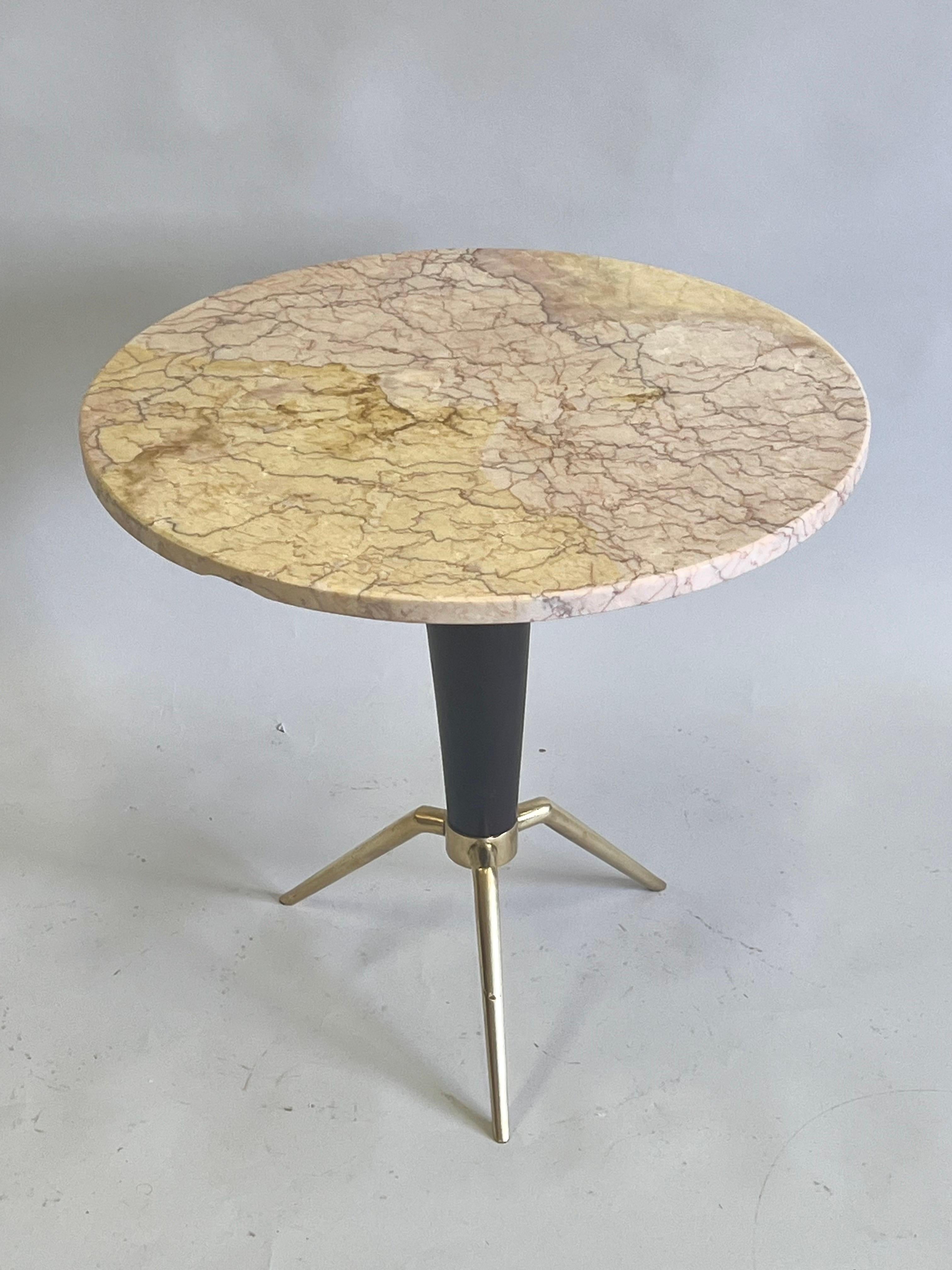 Italian Mid-Century Round Coffee /Side Table in Brass & Marble, Attr. Ico Parisi For Sale 1