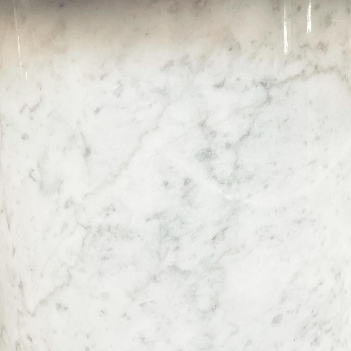 Table basse ronde italienne du milieu du siècle dernier en verre aigue-marine et marbre blanc, années 1980 6