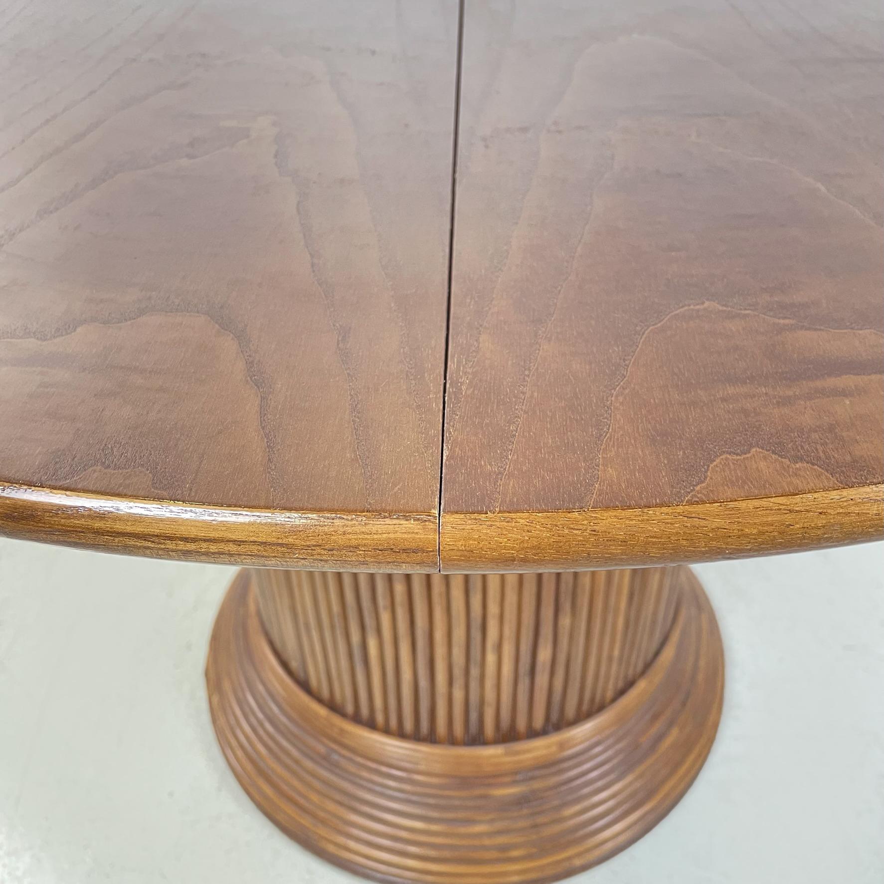 Italian mid-century Round or oval wooden dining table with extensions, 1960s For Sale 3