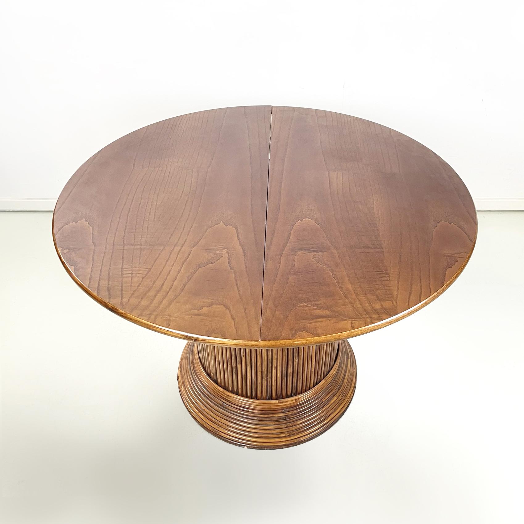 Italian mid-century Round or oval wooden dining table with extensions, 1960s In Good Condition For Sale In MIlano, IT