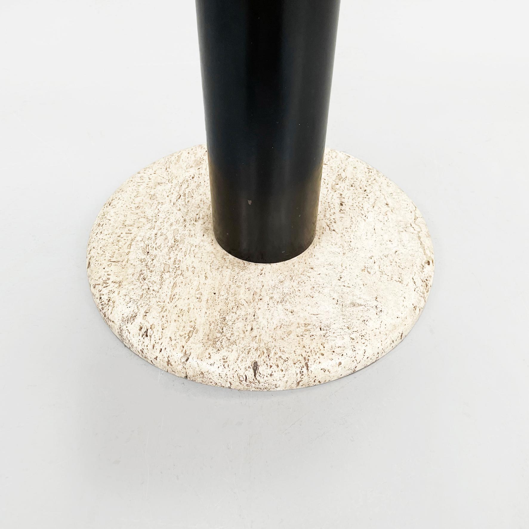 Table basse ronde italienne du milieu du siècle dernier en travertin et métal noir, 1970 en vente 4