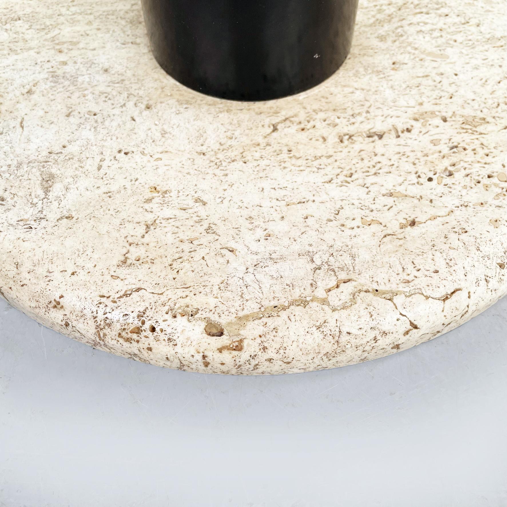 Table basse ronde italienne du milieu du siècle dernier en travertin et métal noir, 1970 en vente 6
