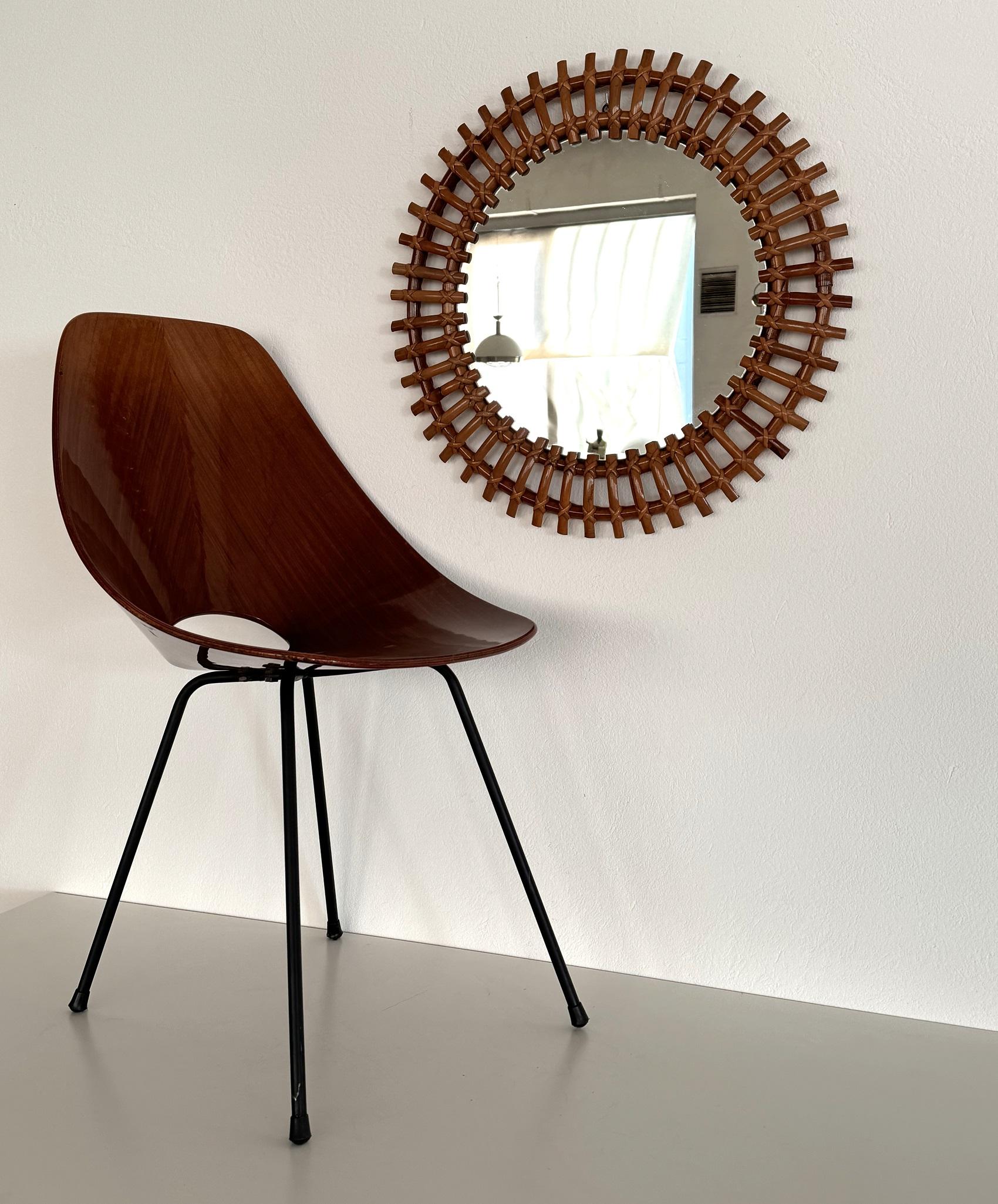 Italian Mid-century Round Wall Mirror With Bamboo Rattan Frame, 1960s

Beautiful Italian organic wall mirror which features a round frame made of bamboo reeds with contrasting hand-tied caning reed.
The mirror is made in Italy typically for the