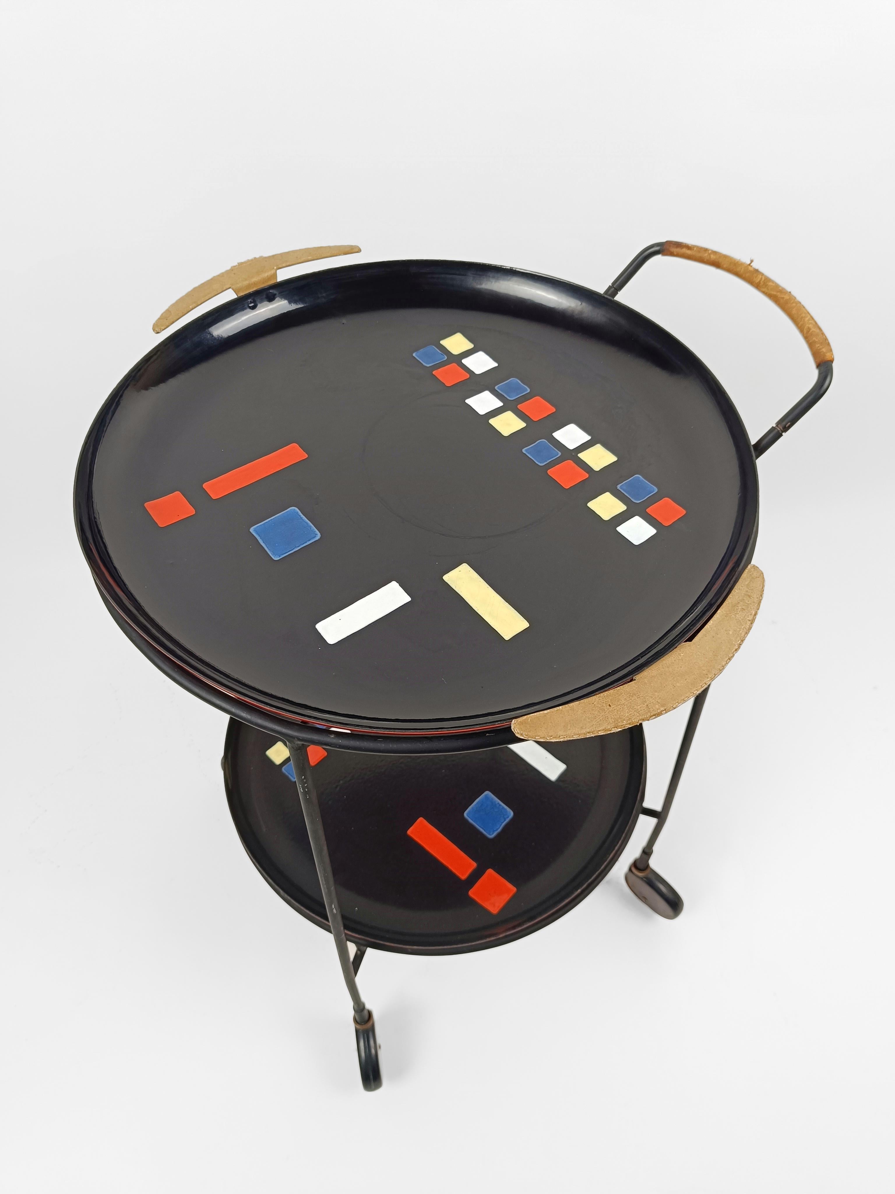 Italian Mid-Century Rounded Cart by Siva Poggibonsi with a De Stijl decoration In Good Condition For Sale In Roma, IT