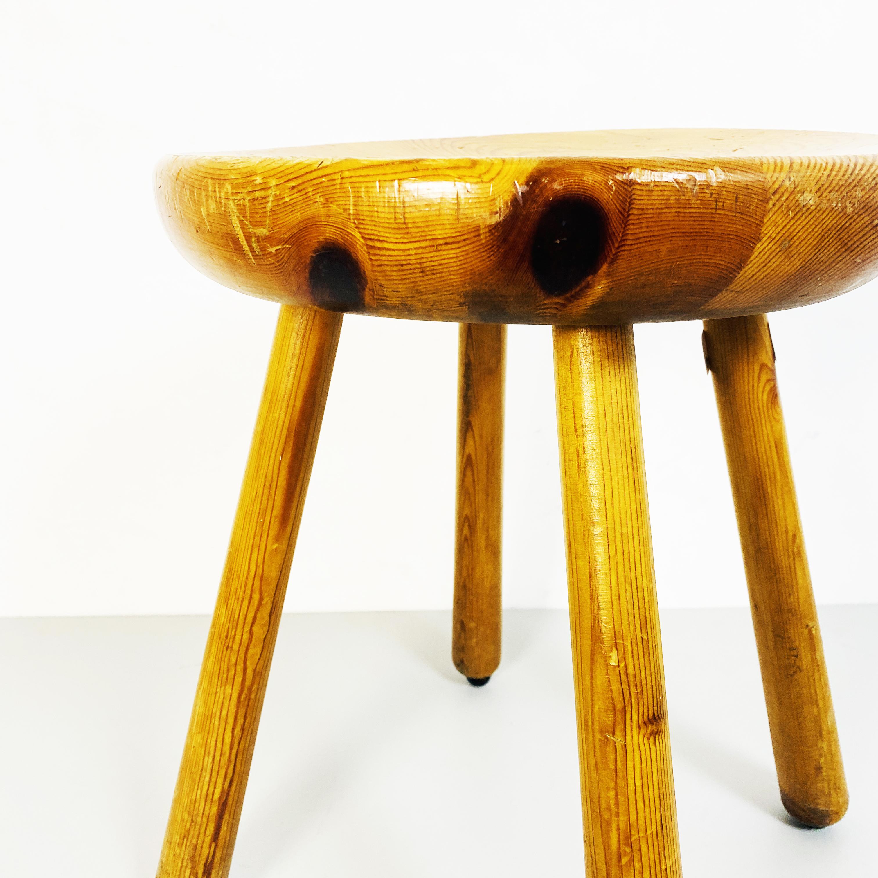 Italian Mid-Century Rustic Wooden Stool, 1960s In Good Condition For Sale In MIlano, IT