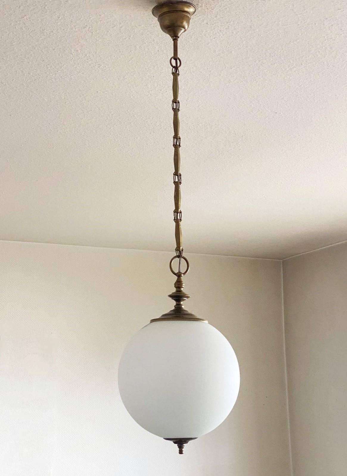 Mid-Century Modern satin glass globe pendant with beautiful bronzed brass mounts, chain and canopy, Italy 1930-1939. This piece is in fine vintage conge condition, no damages, rewired. Ir takes an Edison E27 crew bulb. LED bulbs can also be