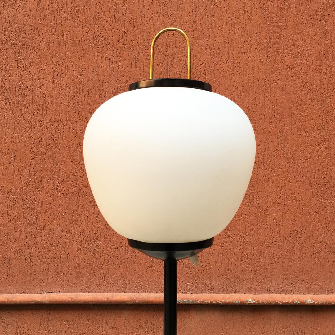 Italian midcentury satin glass and metal floor lamp with marble base, 1950s
Satin glass lampshade and metal floor lamp with marble base, with handle and brass details in the upper part. Diffused light.
Switch present under the satin glass
