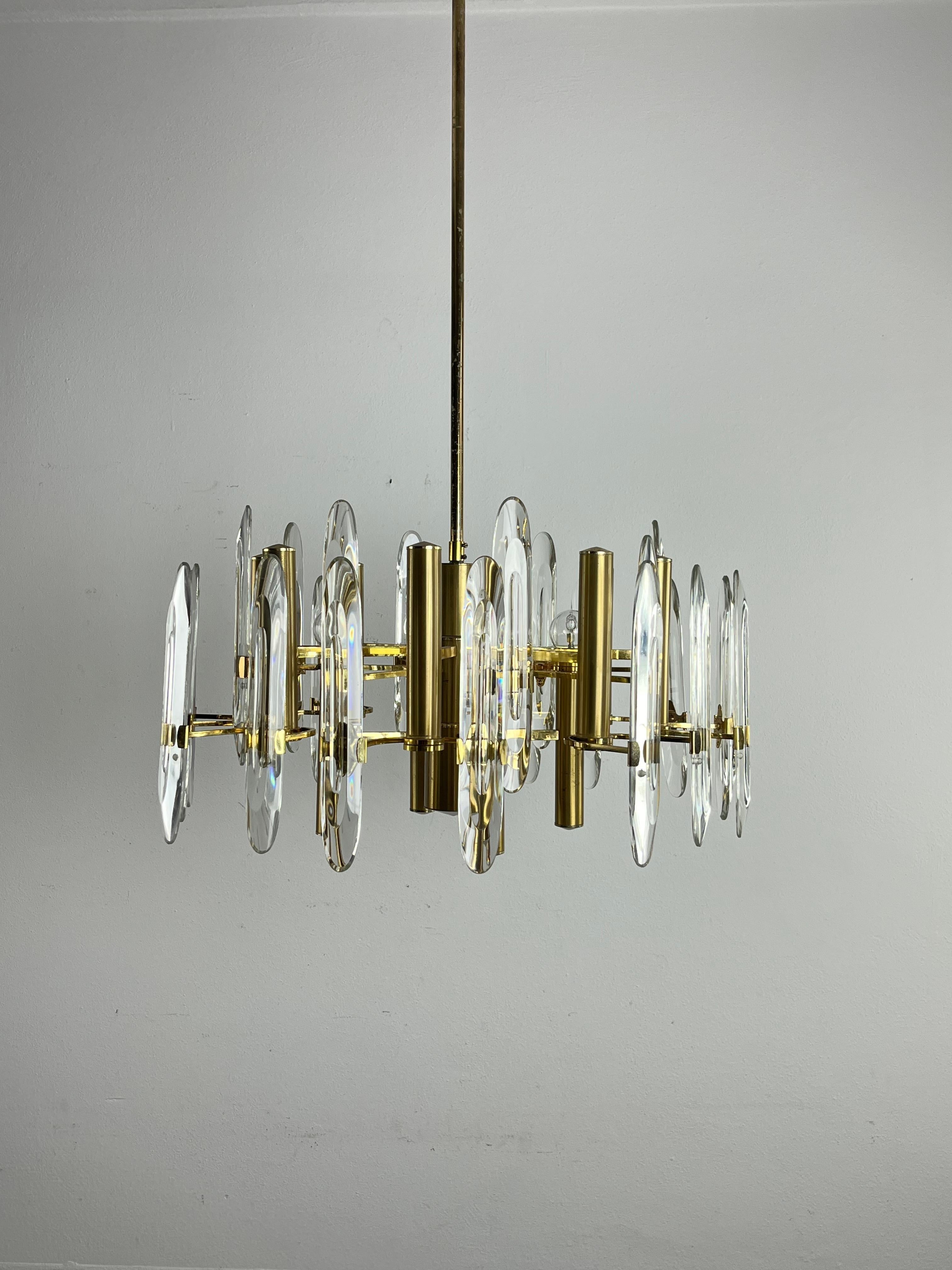 Metà XX secolo Lampadario italiano di metà secolo Sciolari a 12 luci in ottone e cristallo in vendita
