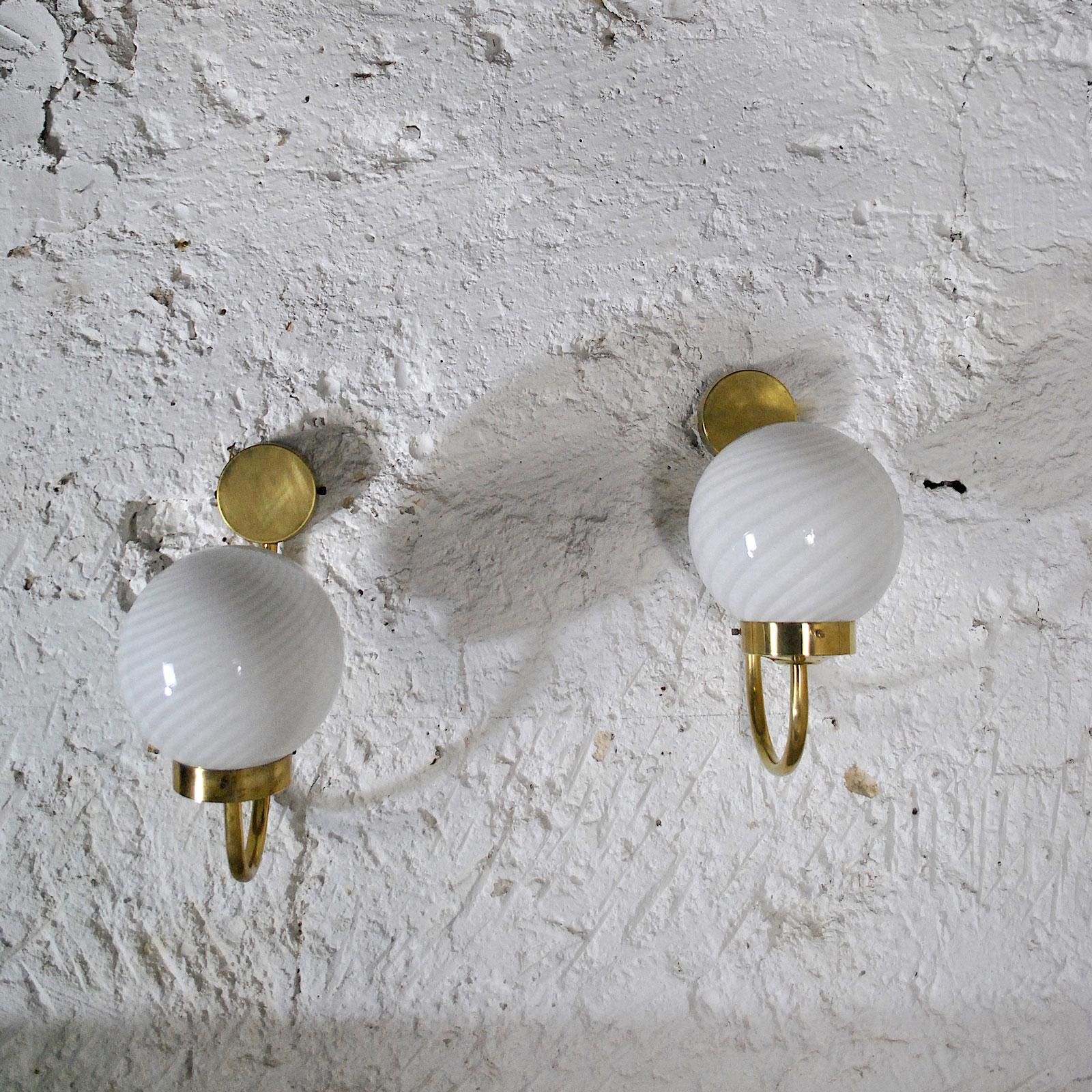 Italian Midcentury Sconces in Brass and Opaline Glass In Good Condition In bari, IT